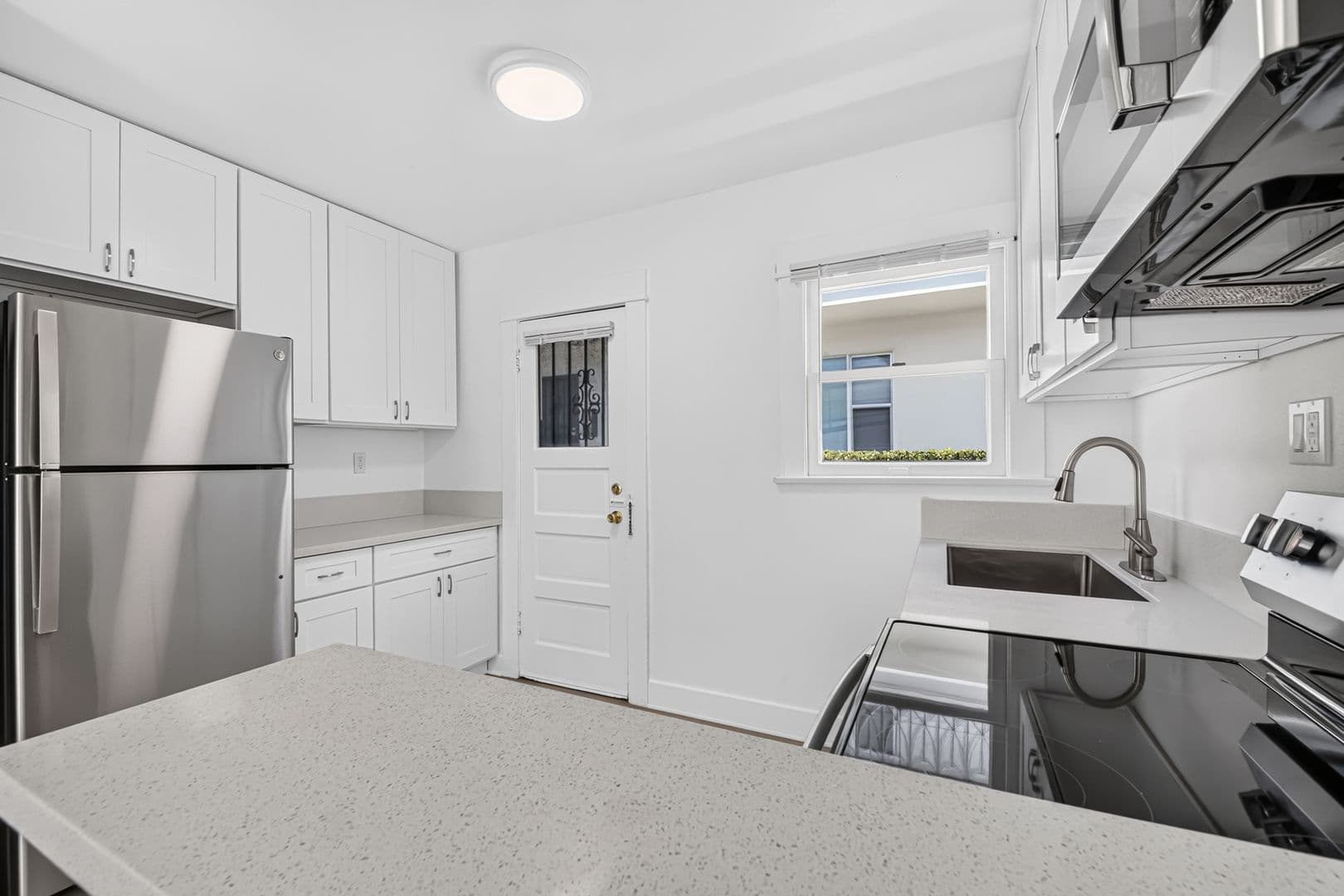 Long Beach Apartment: 525 Chestnut Avenue