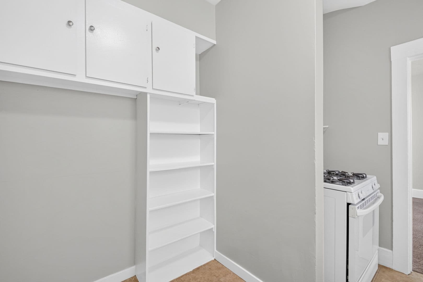 Long Beach Apartment: 1074 Obispo Ave