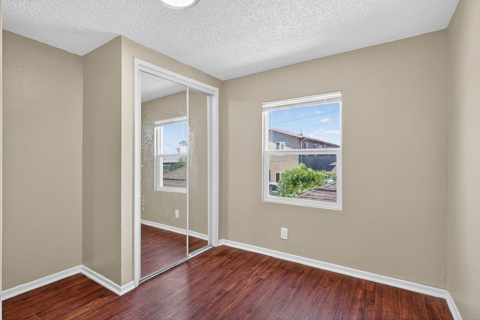 Los Angeles Apartment: 429 East 49th St.