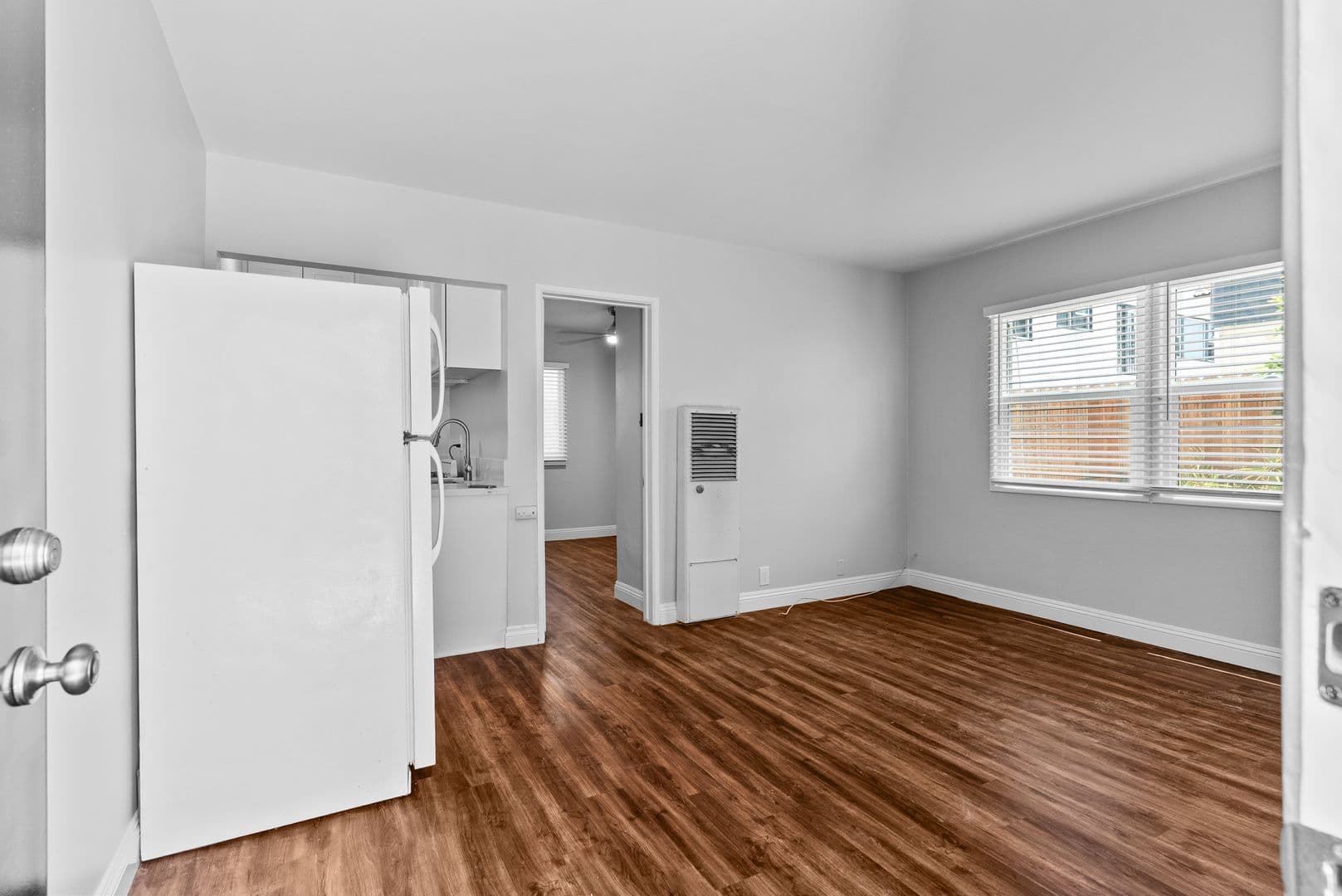 Long Beach Apartment: 1620 E Appleton Street