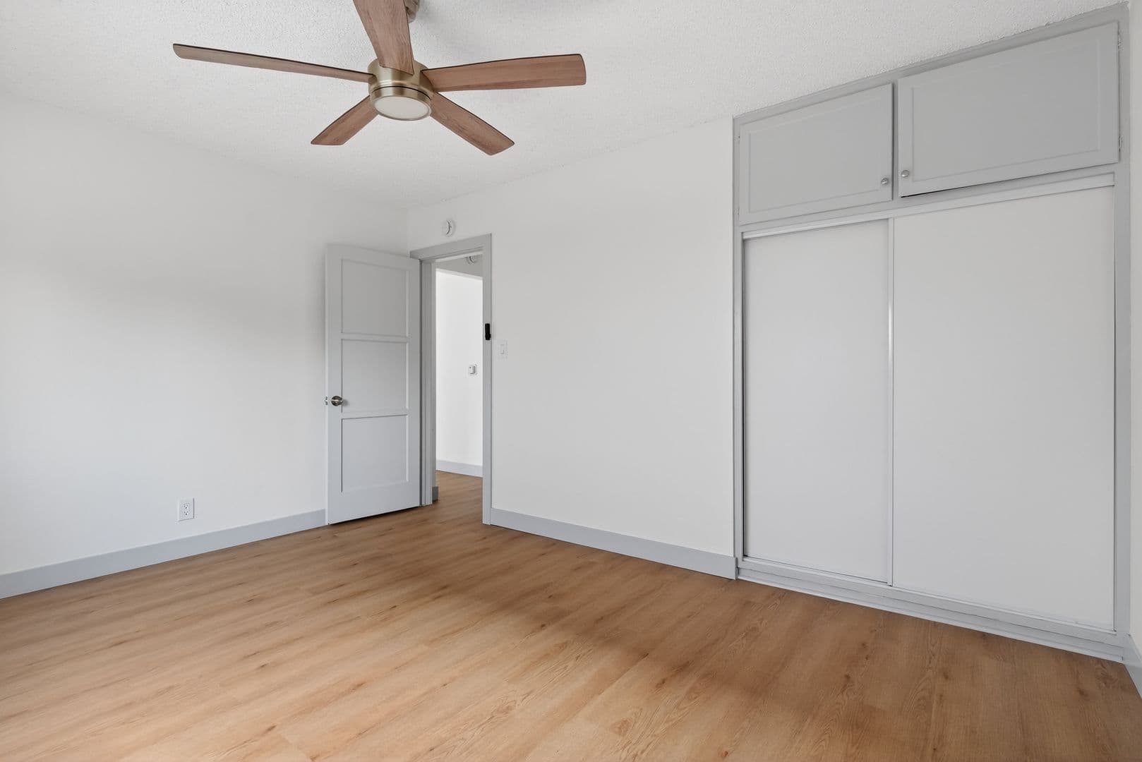 Long Beach Apartment: 933 Alamitos Ave