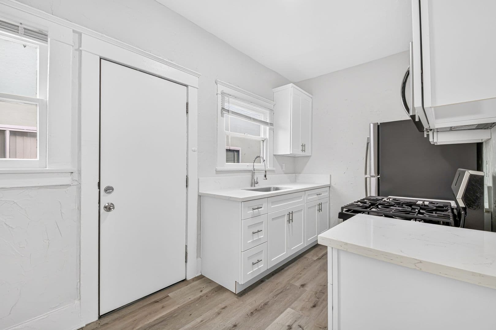 Long Beach Apartment: 1045 E 4th Street
