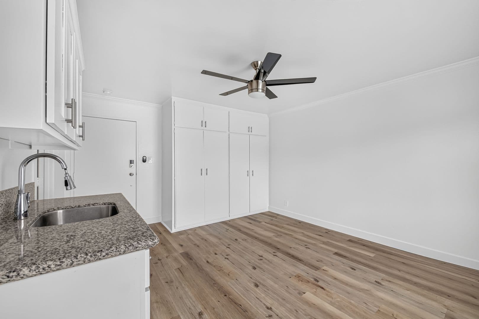 Long Beach Apartment: 730 Magnolia Avenue