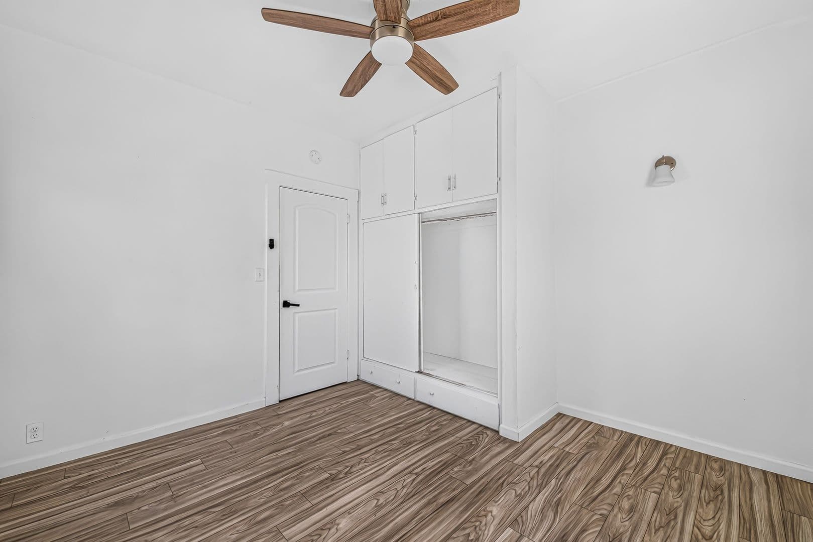 Long Beach Apartment: 1331 W 19th St