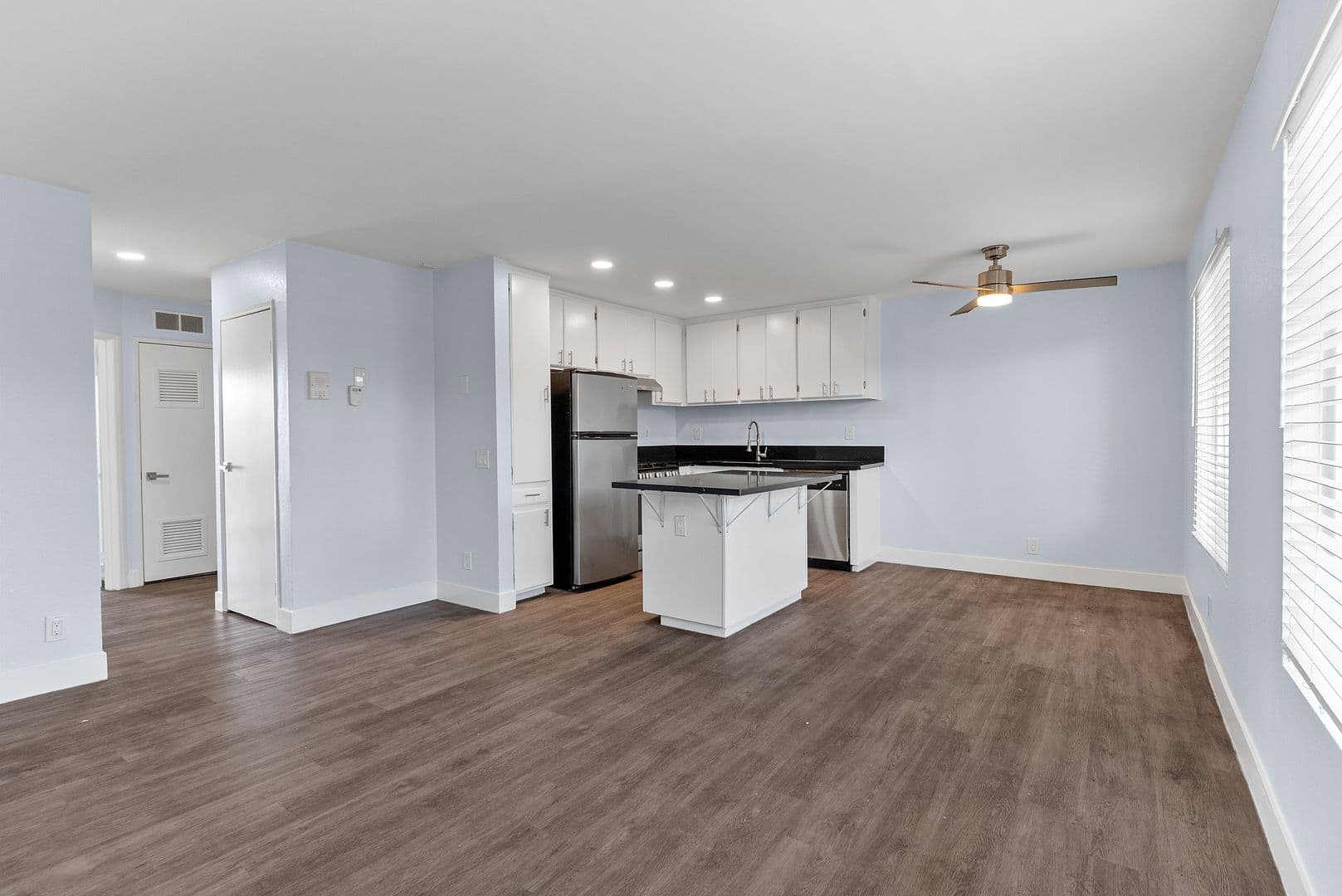 Long Beach Apartment: 1066 Coronado Avenue
