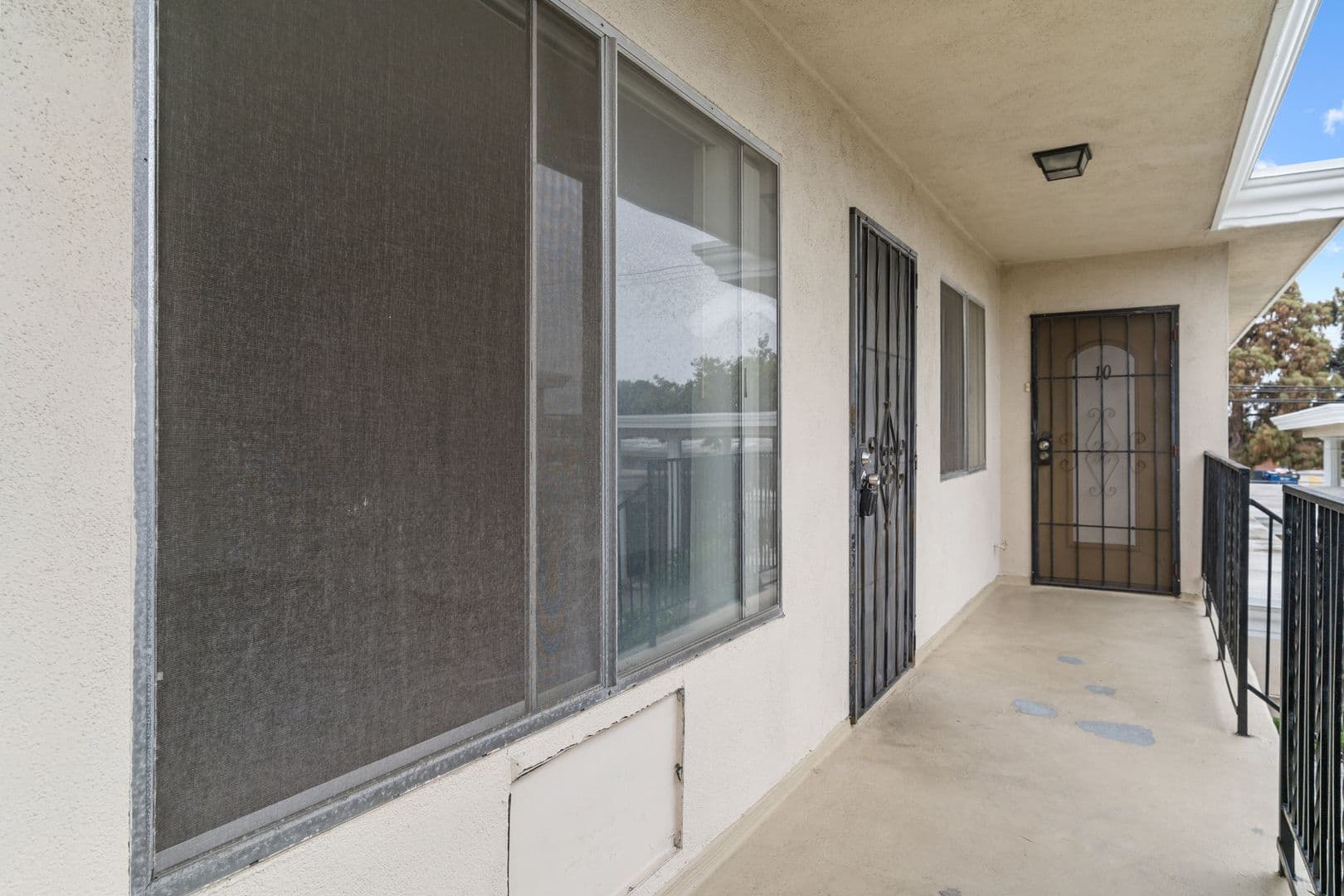Garden Grove Apartment: 8331 Lampson Avenue