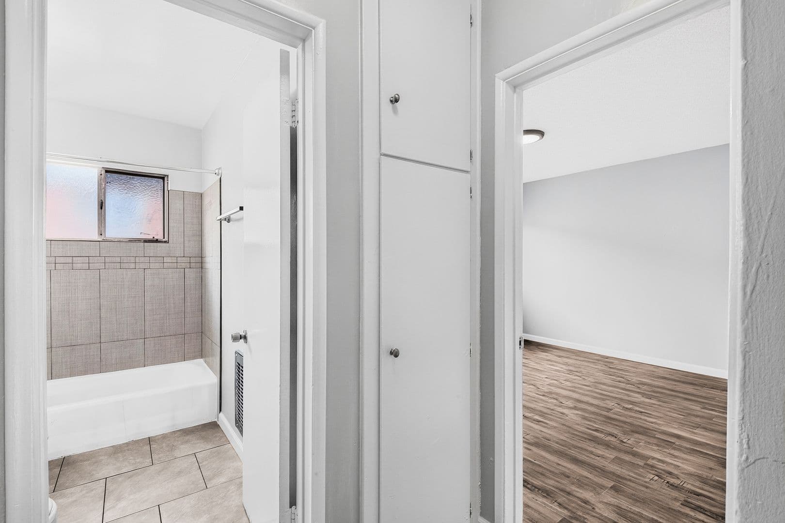 Inglewood Apartment: 10227 S. 10th Ave.