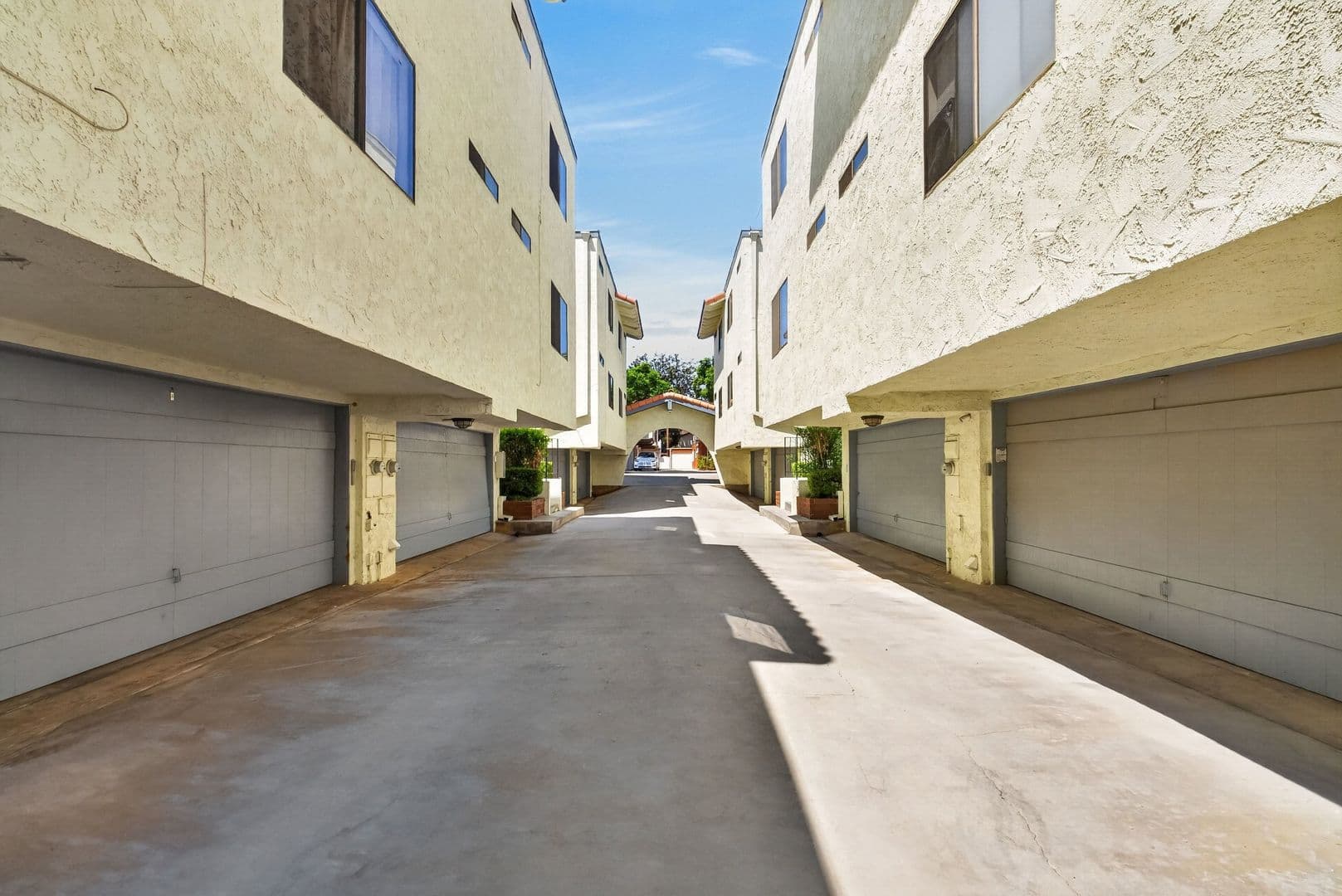 Long Beach Apartment: 648 Coronado Ave #A