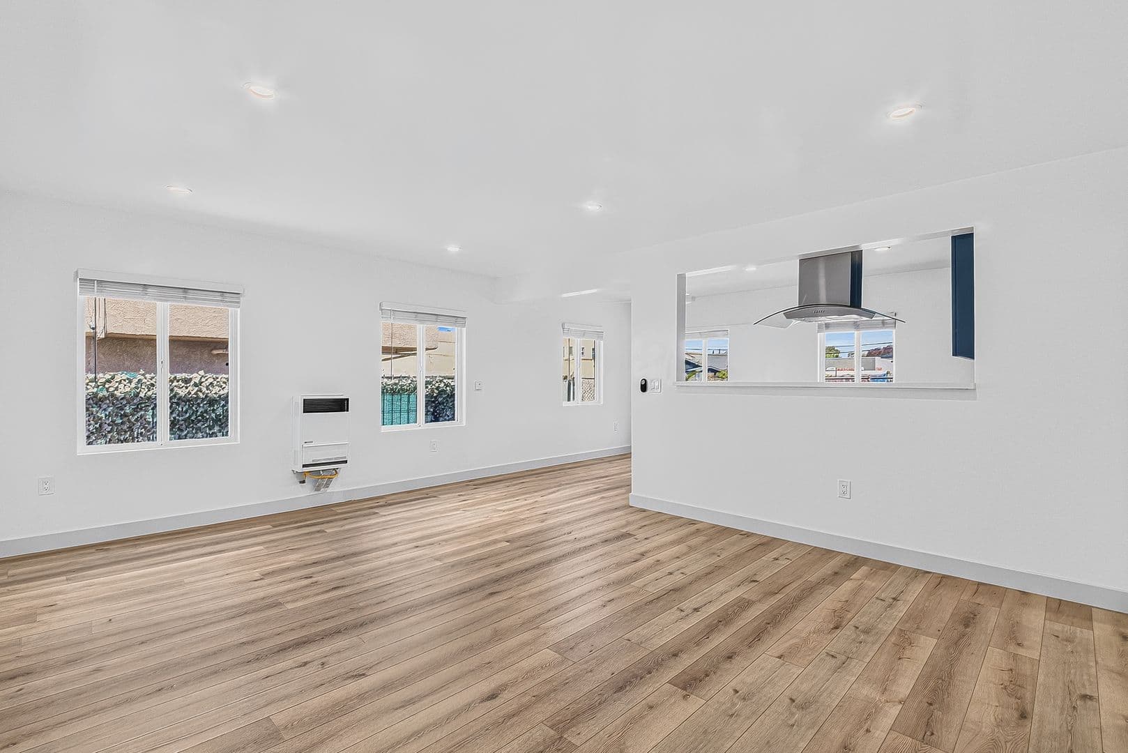 Long Beach Apartment: 933 Alamitos Ave