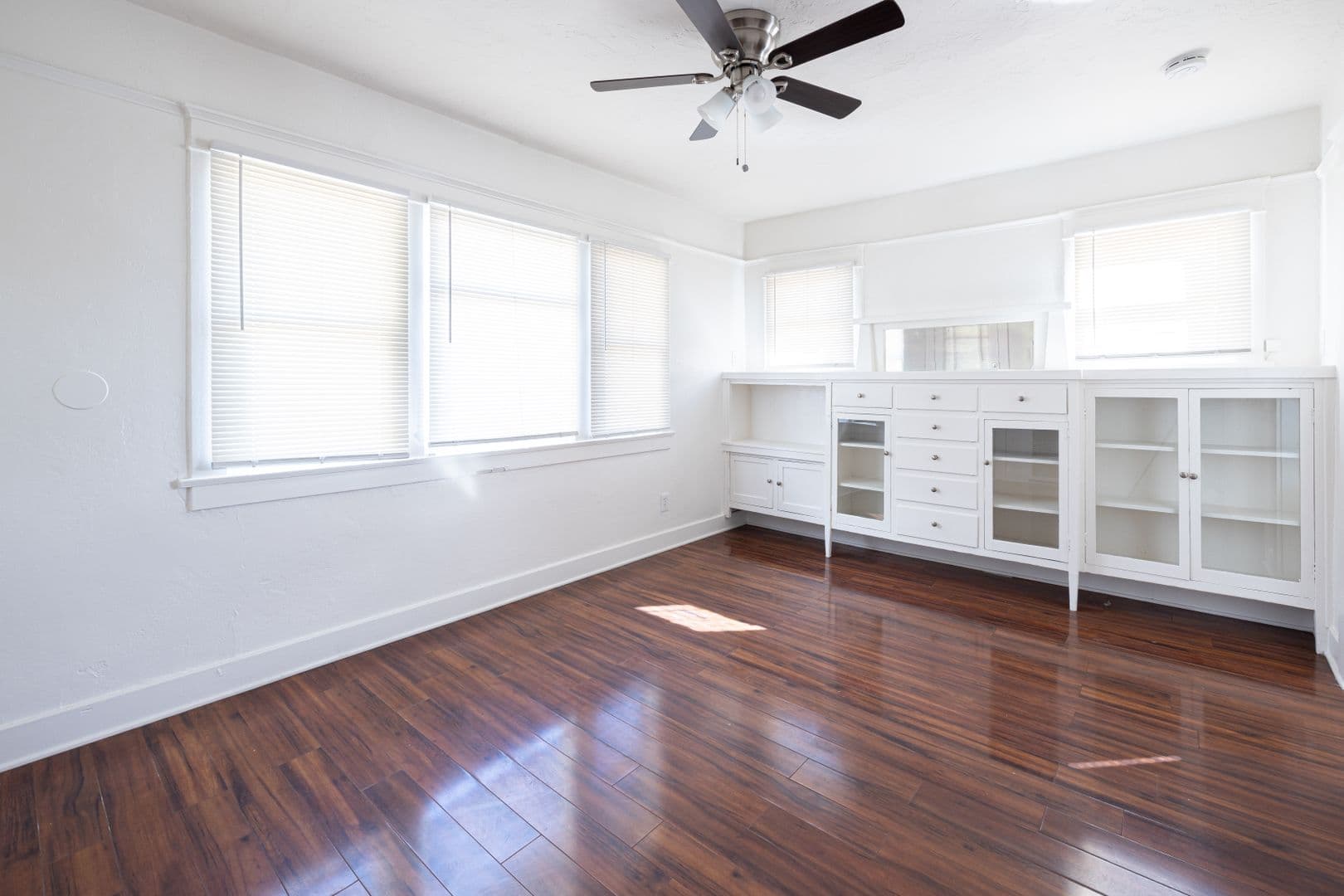 Long Beach Apartment: 441 Dawson Avenue