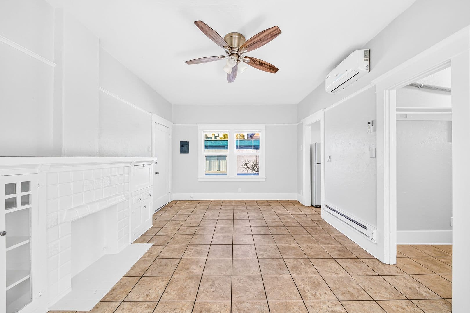 Long Beach Apartment: 1049 E 5th Street