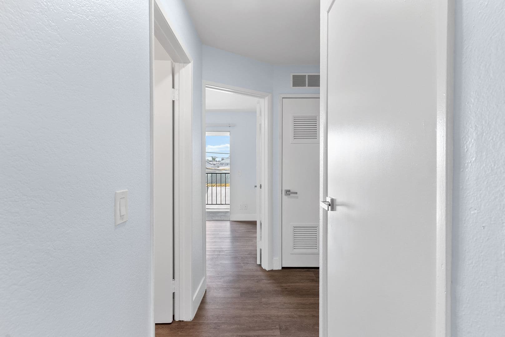 Long Beach Apartment: 1066 Coronado Avenue