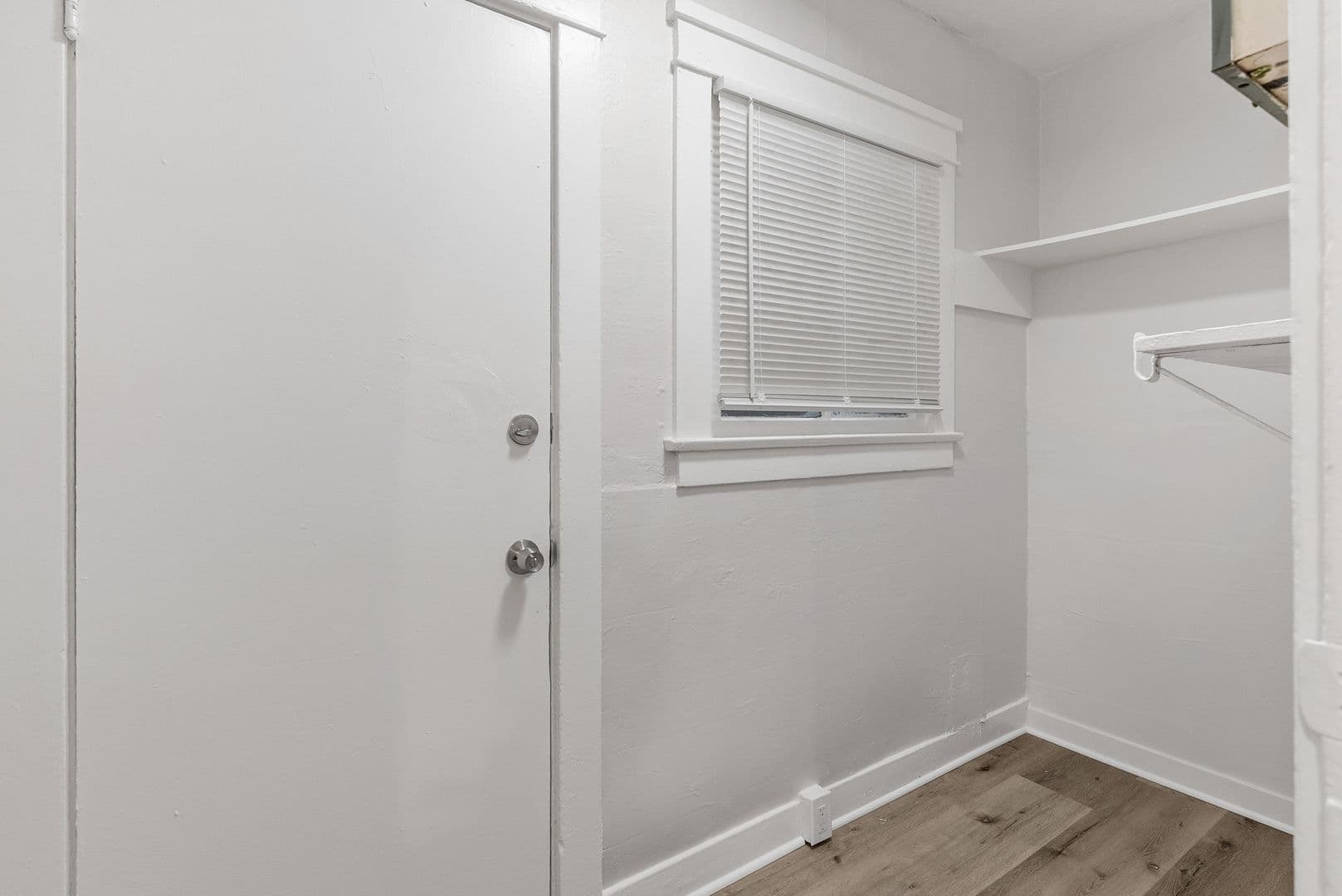 Long Beach Apartment: 736 Olive Avenue