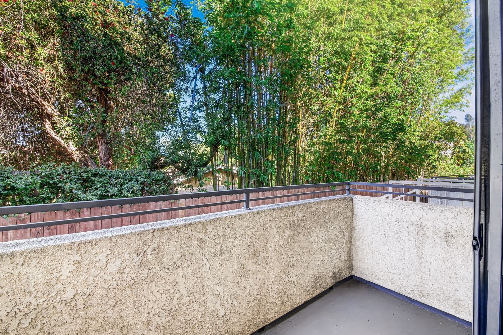 Los Angeles Apartment: 10749 Francis Pl