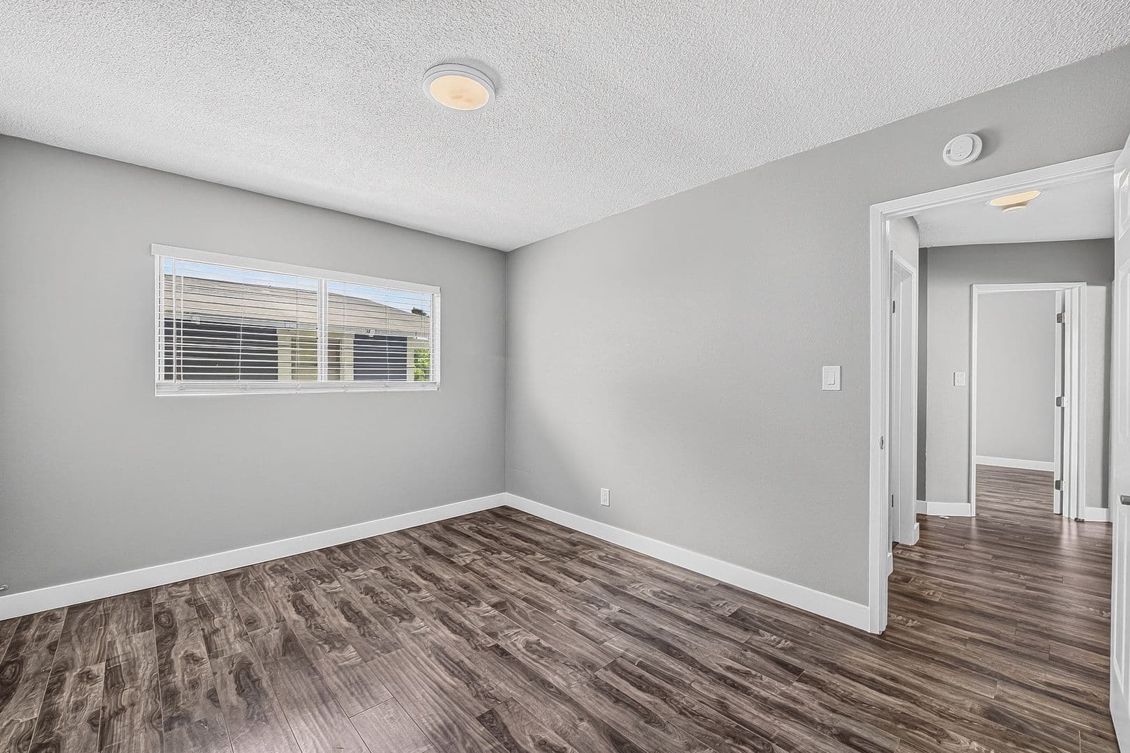 Long Beach Apartment: 1106 Pacific Ave