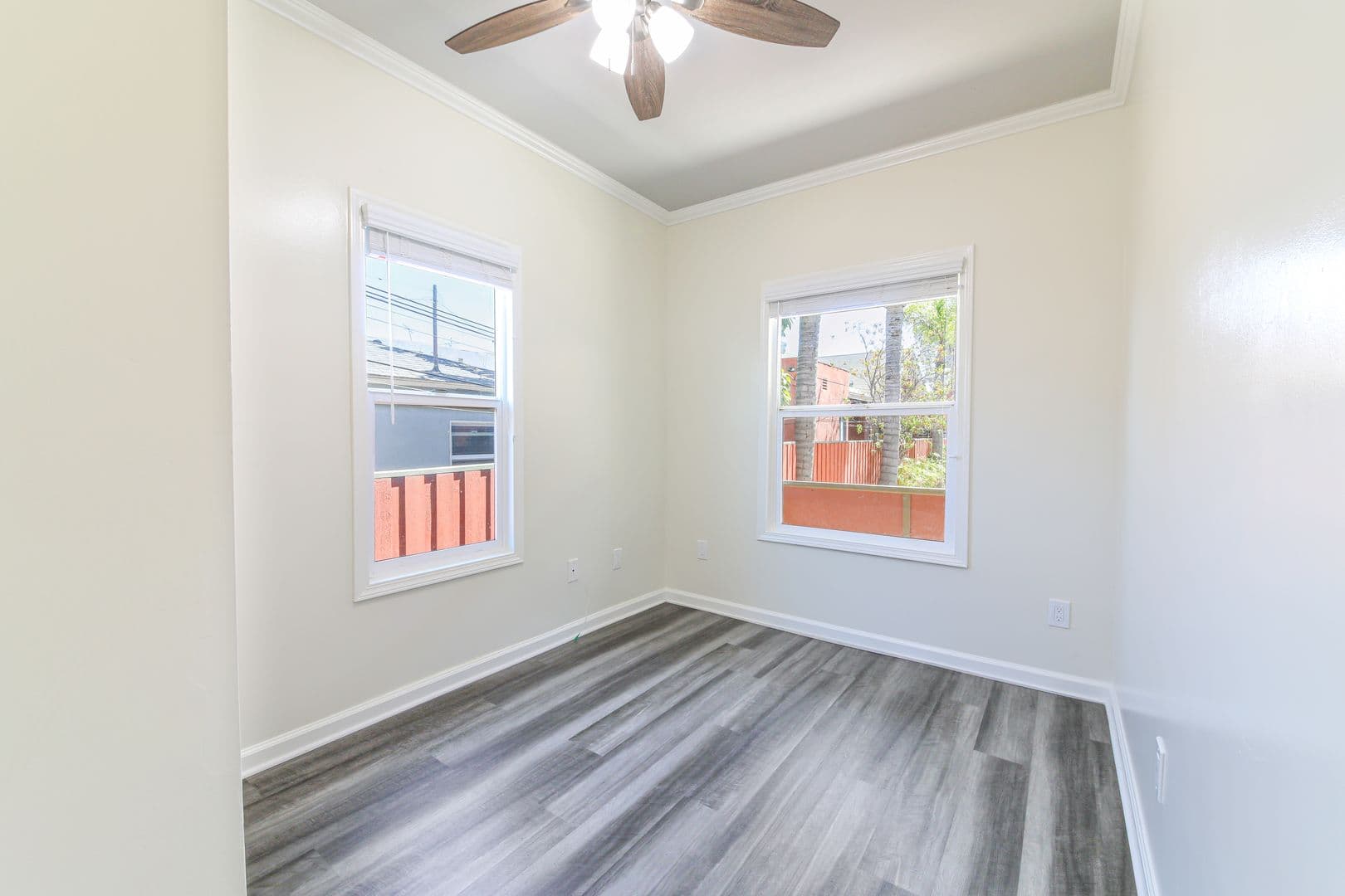 Long Beach Apartment: 1631 E 4th St
