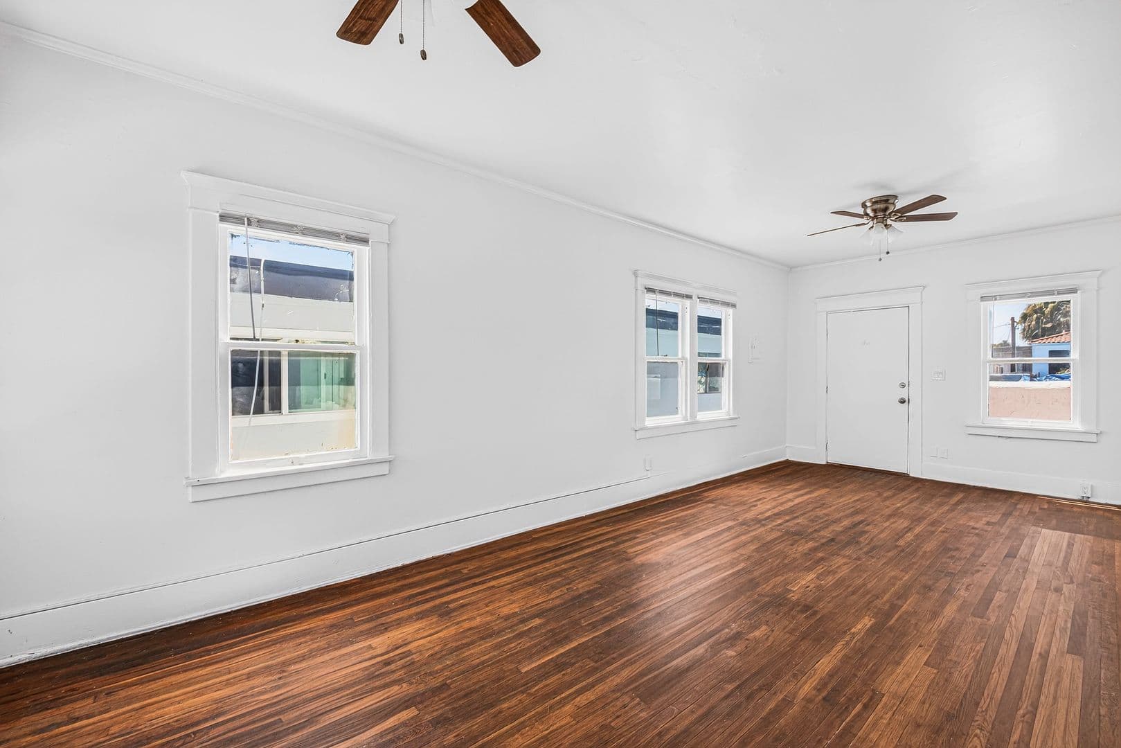 Long Beach Apartment: 1045 E 4th Street