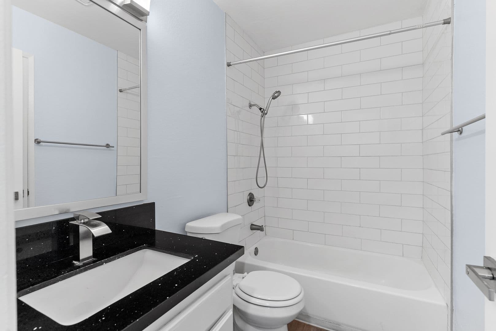 Long Beach Apartment: 1066 Coronado Avenue