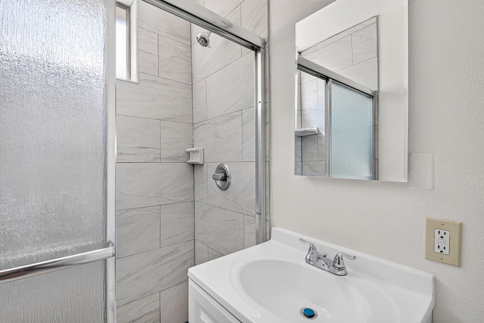 Long Beach Apartment: 328 E 49th St