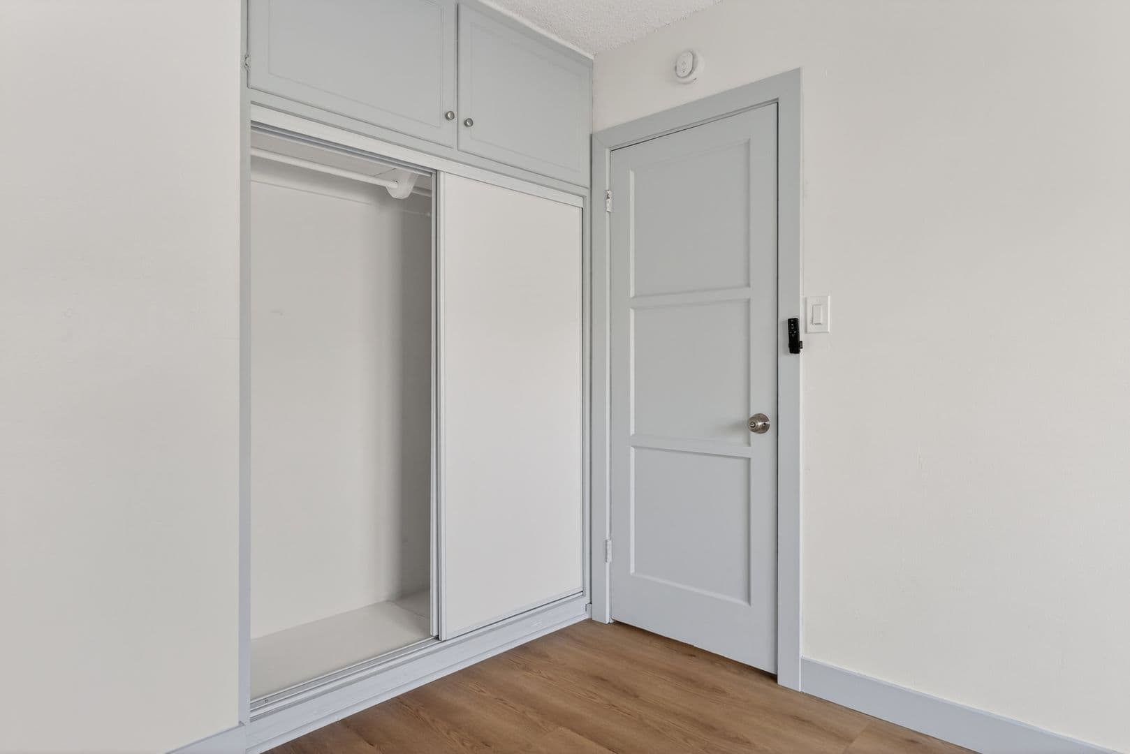 Long Beach Apartment: 933 Alamitos Ave