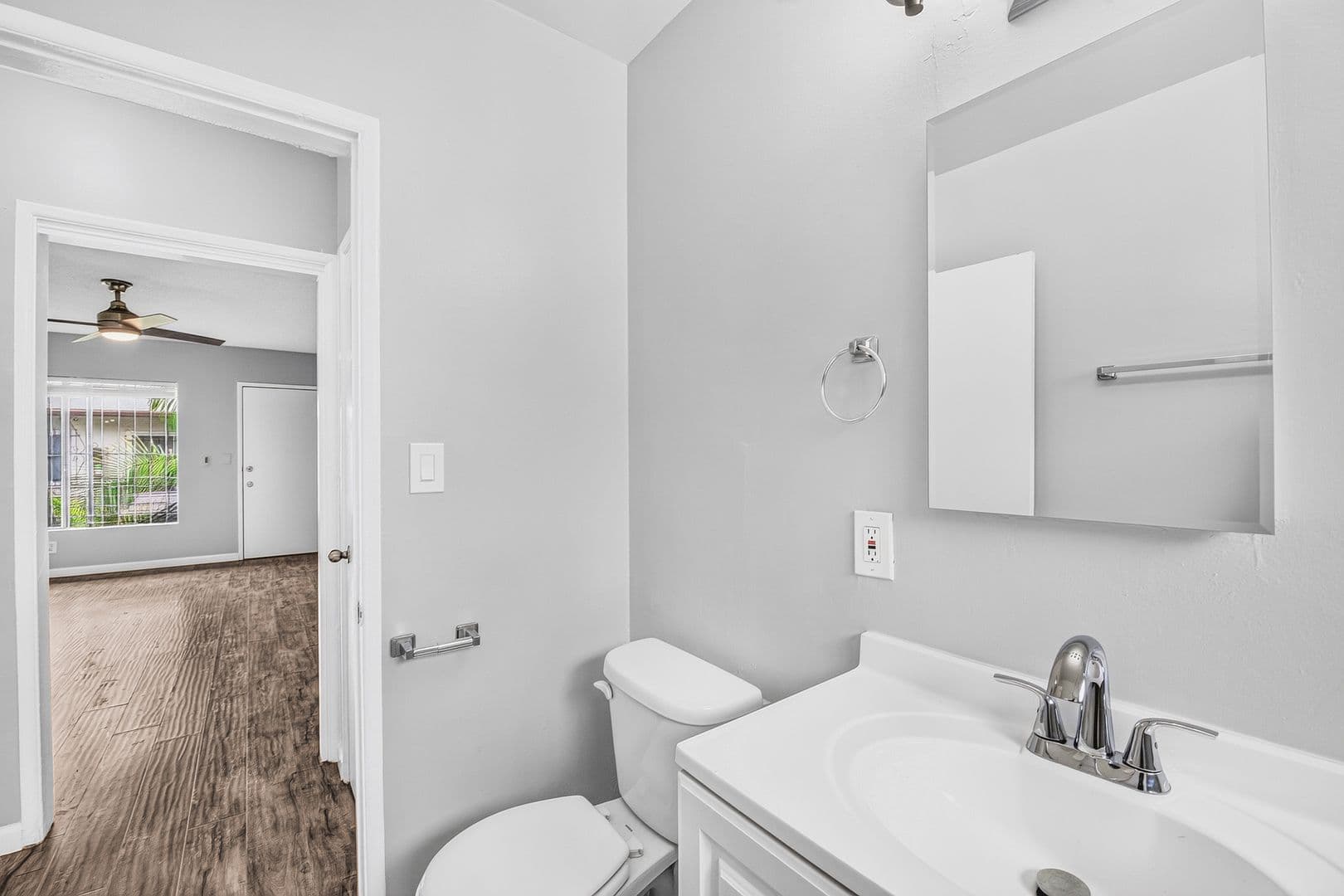 Inglewood Apartment: 10227 S. 10th Ave.