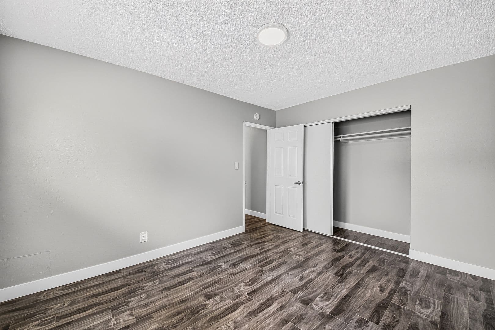 Long Beach Apartment: 1106 Pacific Ave
