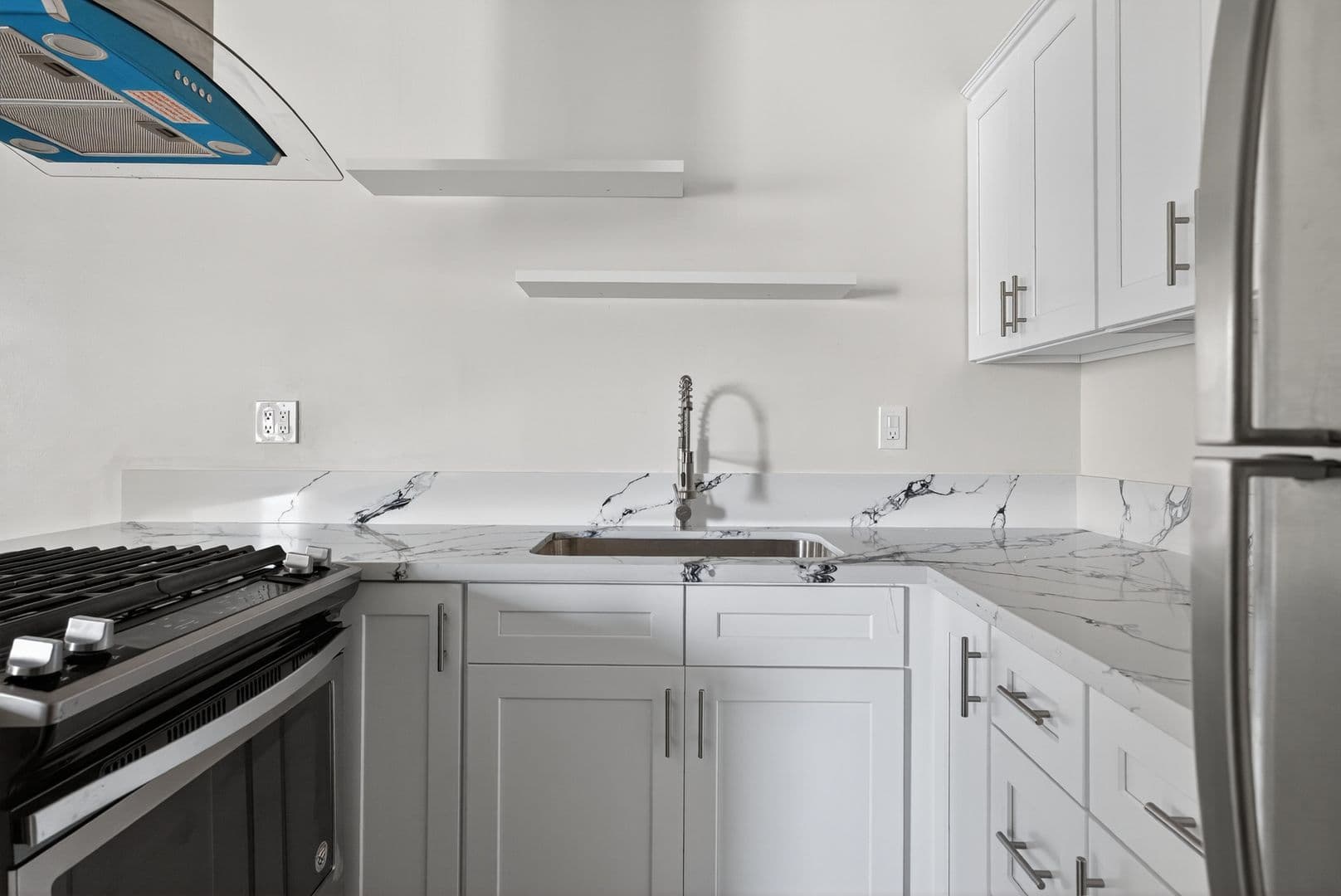 Long Beach Apartment: 125 E. Spring St