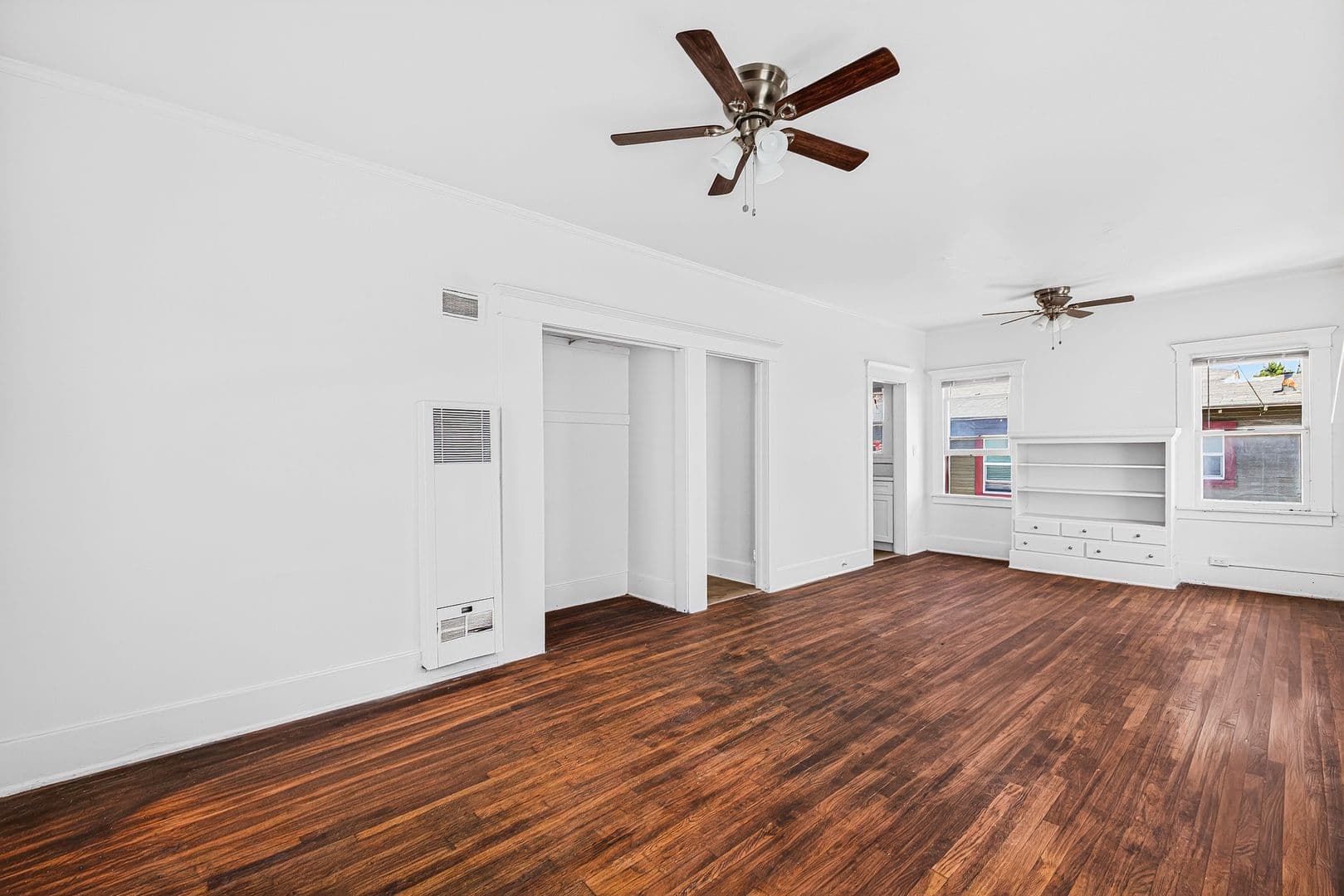 Long Beach Apartment: 1045 E 4th Street