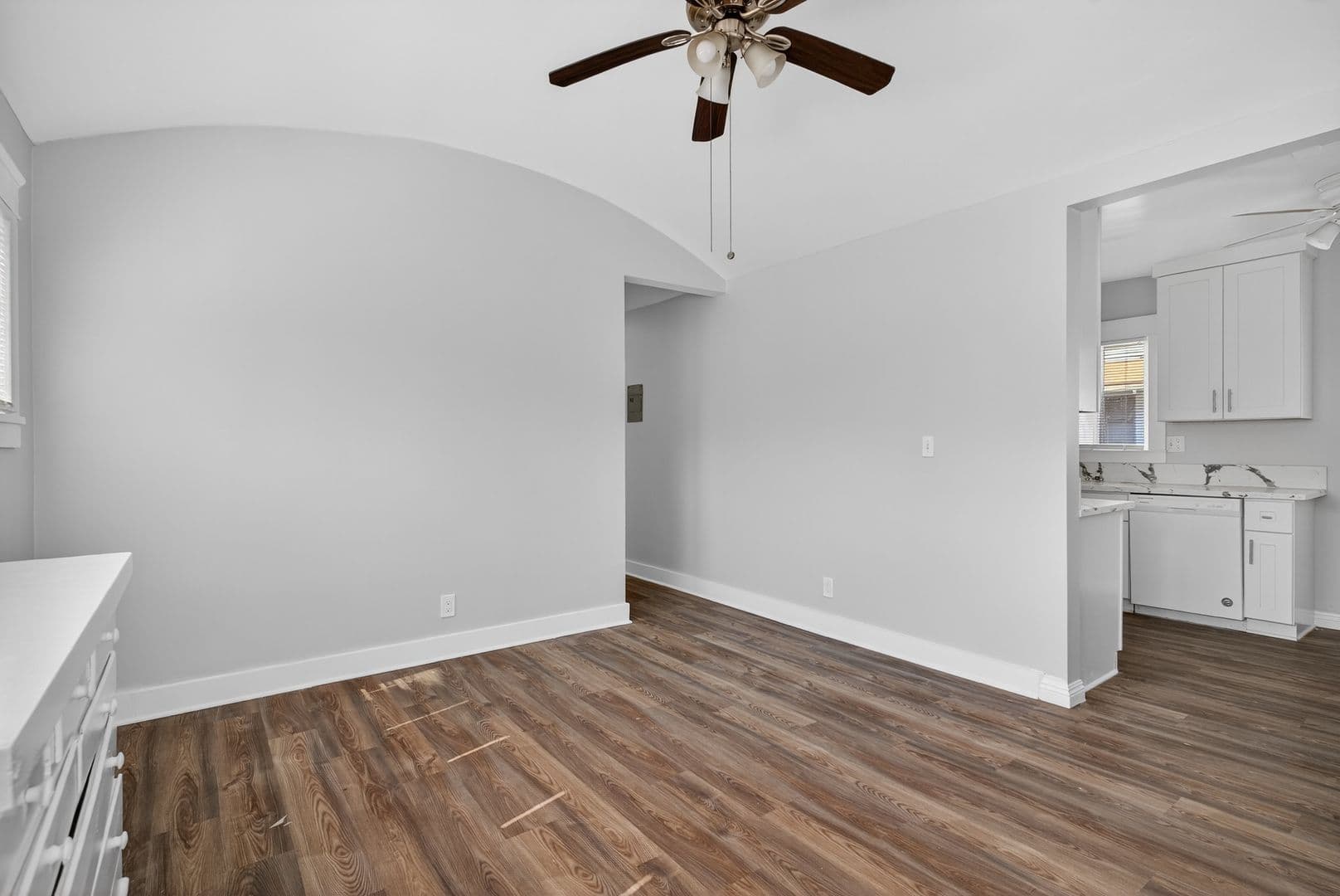 Long Beach Apartment: 736 Olive Avenue