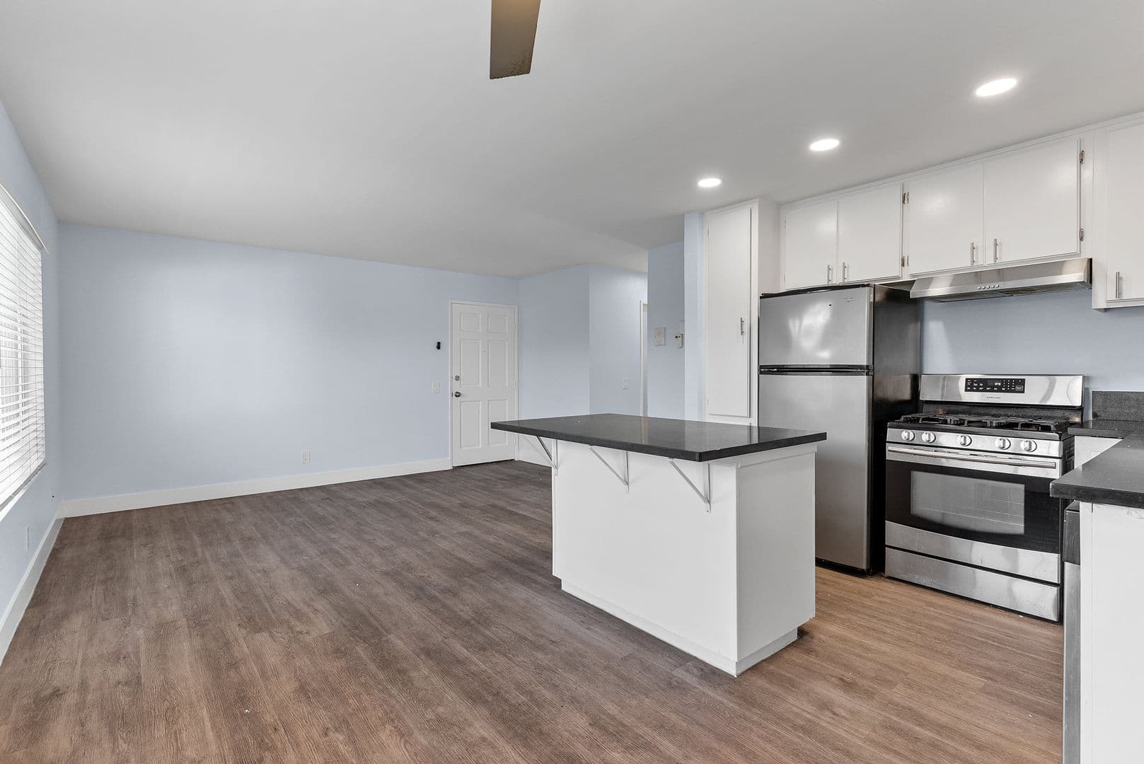 Long Beach Apartment: 1066 Coronado Avenue