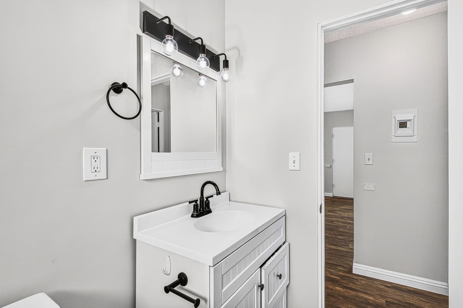 Anaheim Apartment: 147 S Magnolia Avenue