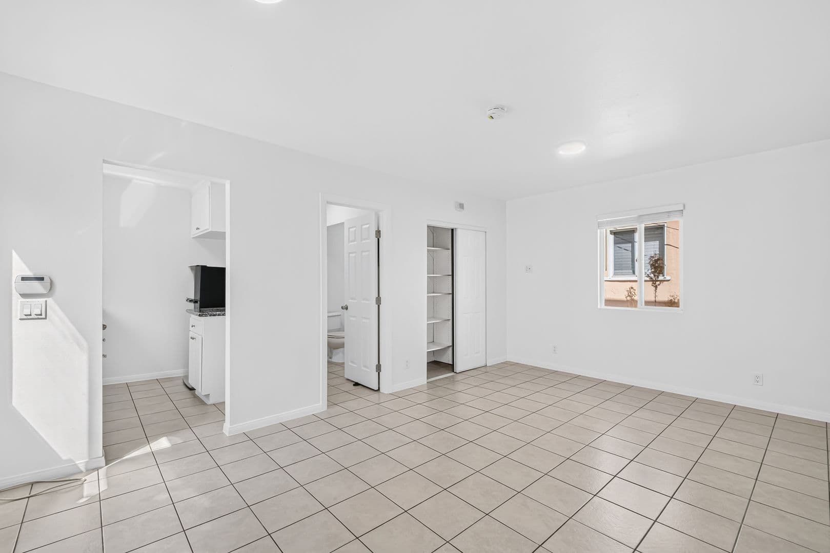 Long Beach Apartment: 67 Alamitos Ave