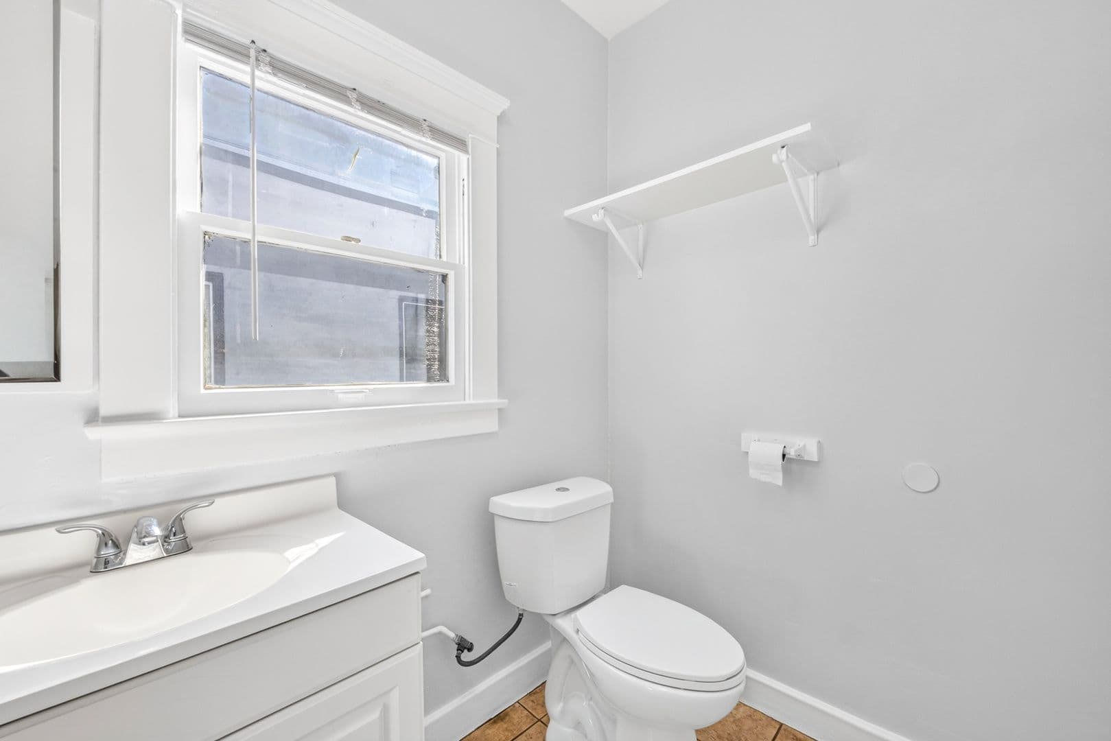 Long Beach Apartment: 1049 E 5th Street
