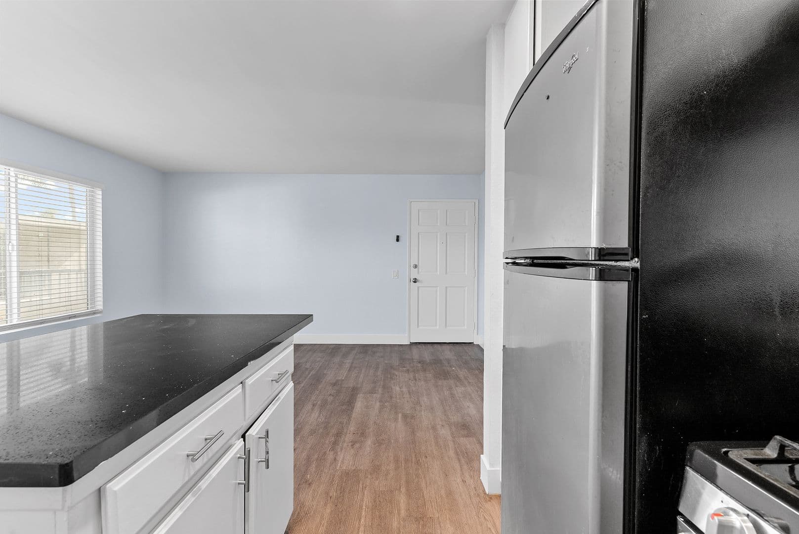 Long Beach Apartment: 1066 Coronado Avenue