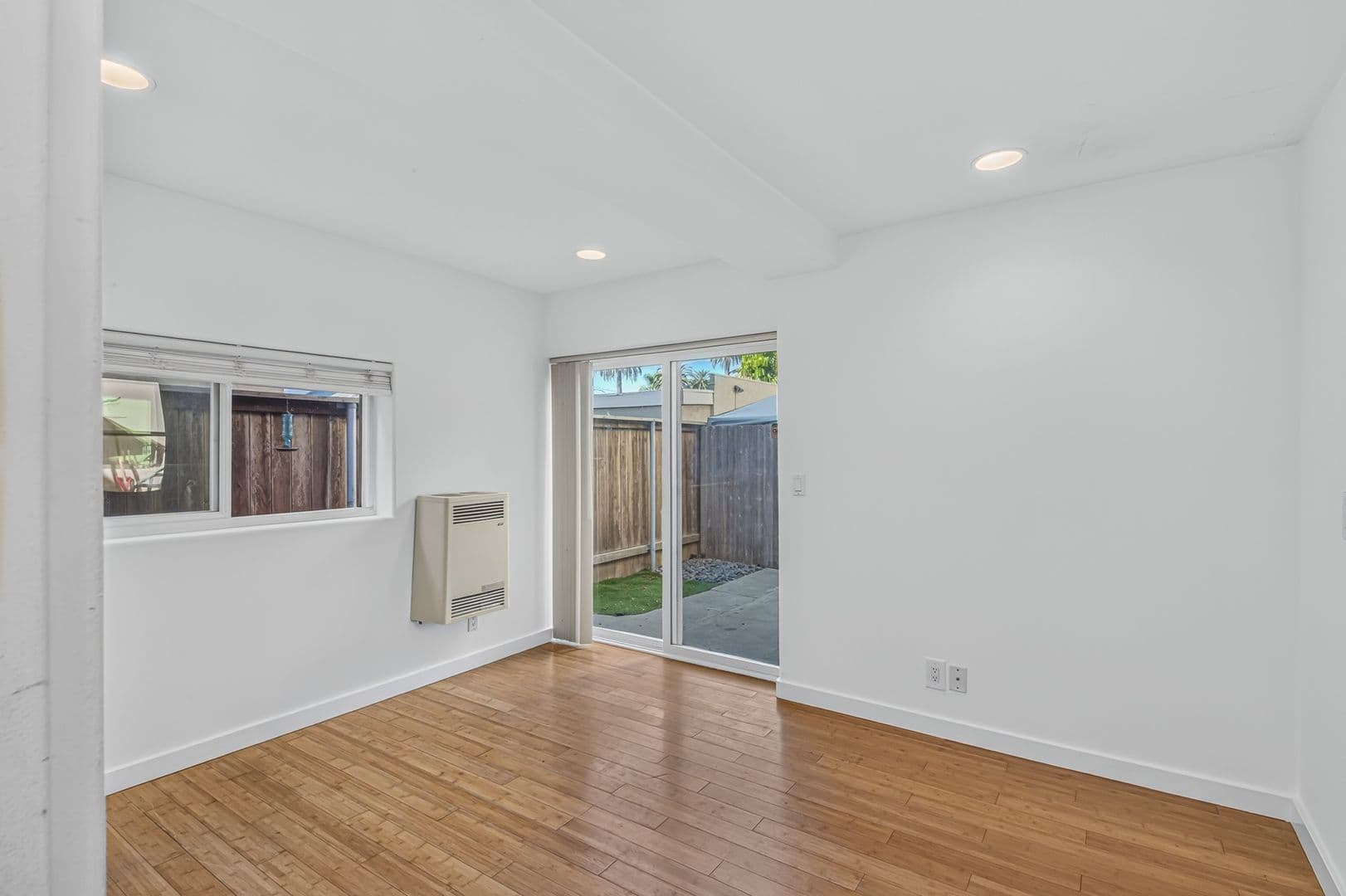 Long Beach Apartment: 2325 E 2nd Street