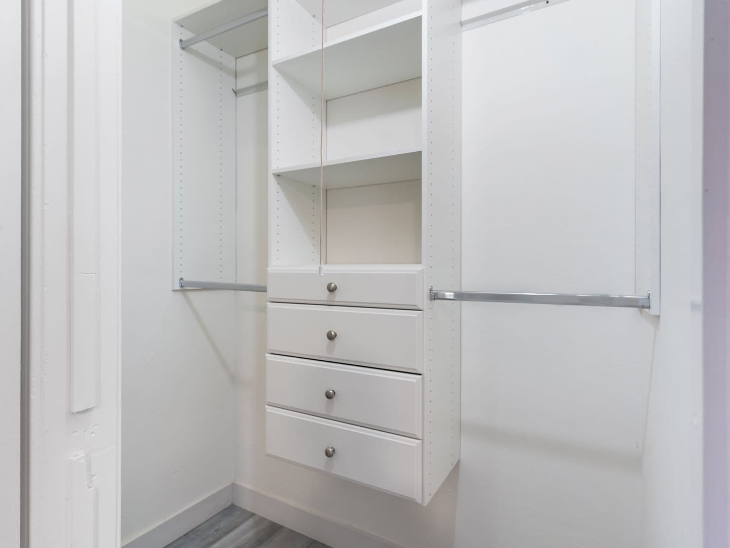 Long Beach Apartment: 608 W 6th Street