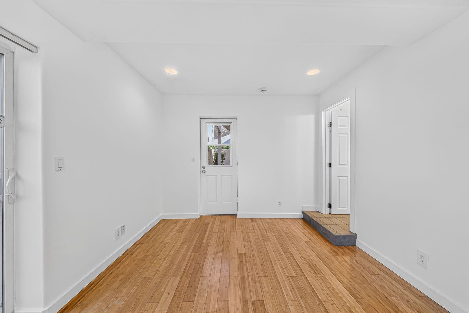 Long Beach Apartment: 2325 E 2nd Street