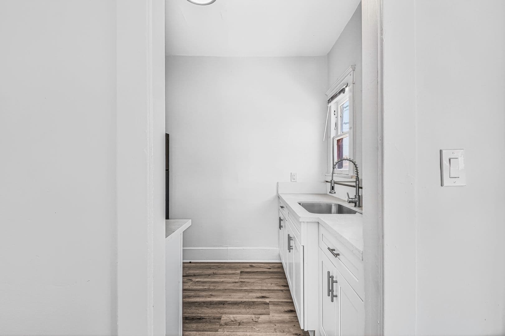 Long Beach Apartment: 1045 E 4th Street
