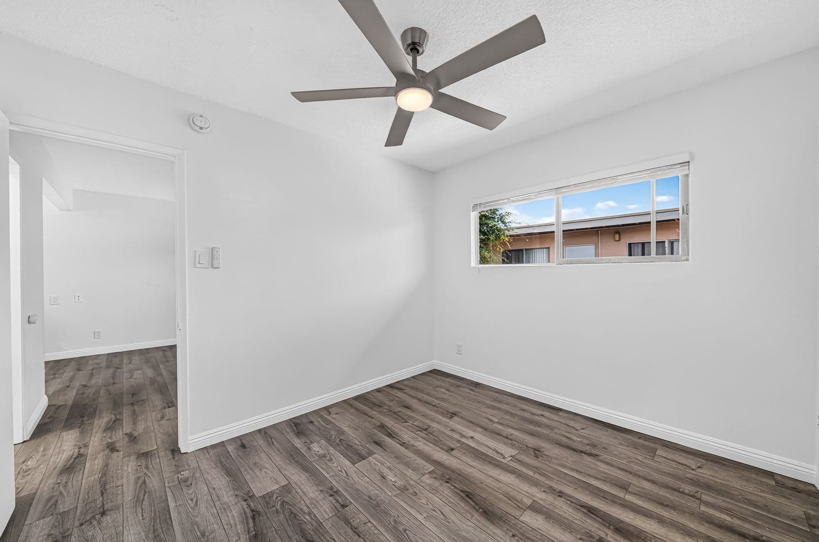Long Beach Apartment: 477 E South Street
