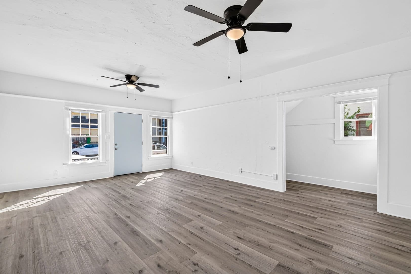 Long Beach Apartment: 1045 E 4th Street