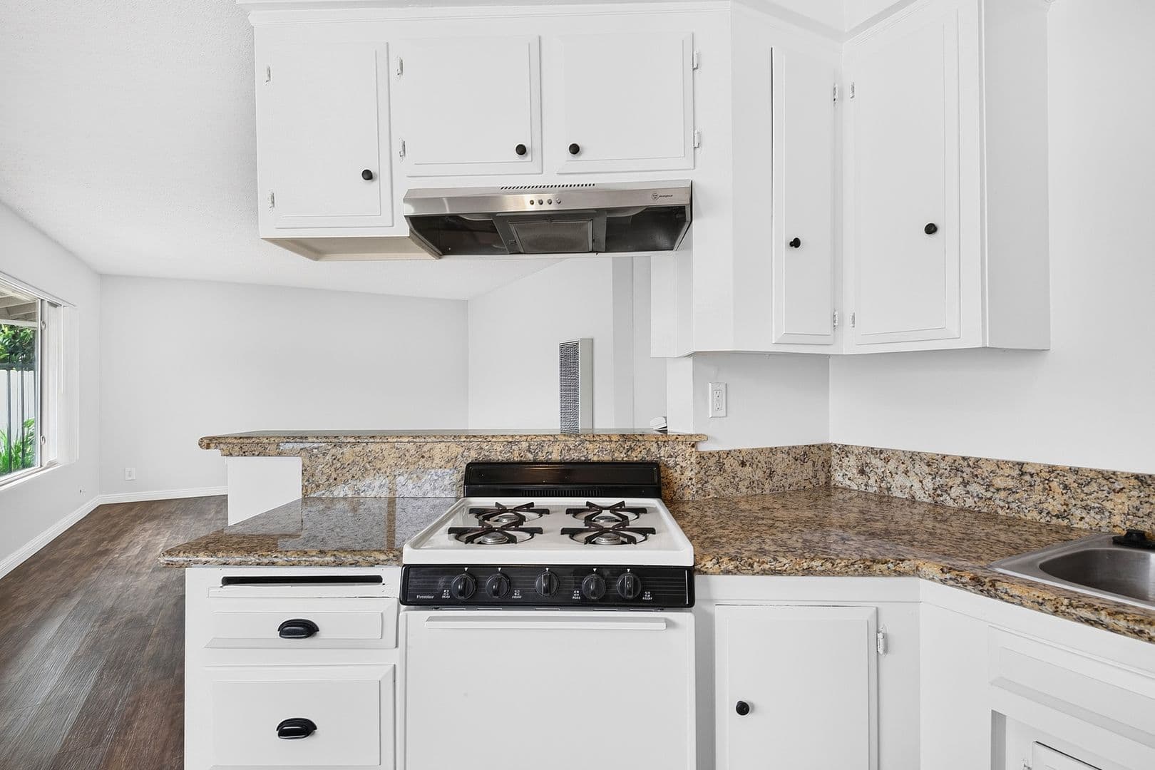 Anaheim Apartment: 147 S Magnolia Avenue