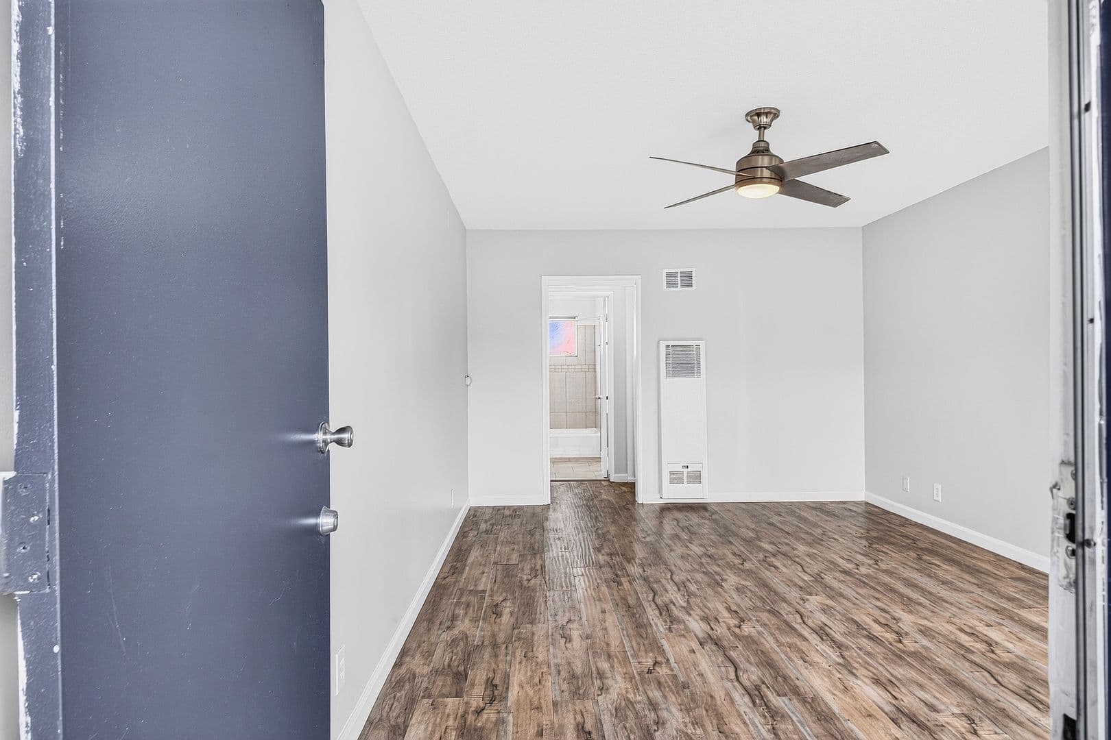 Inglewood Apartment: 10227 S. 10th Ave.