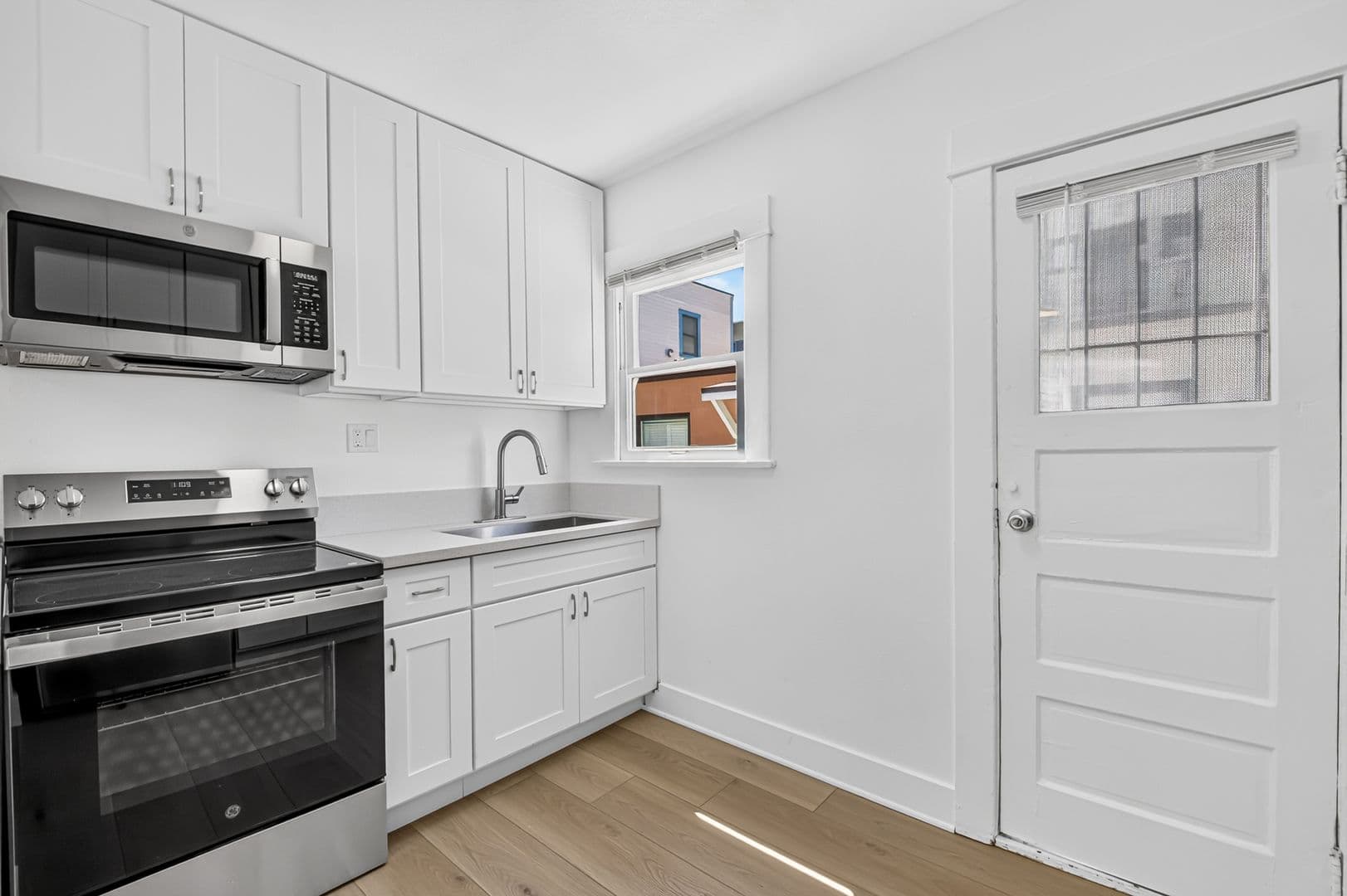 Long Beach Apartment: 525 Chestnut Avenue