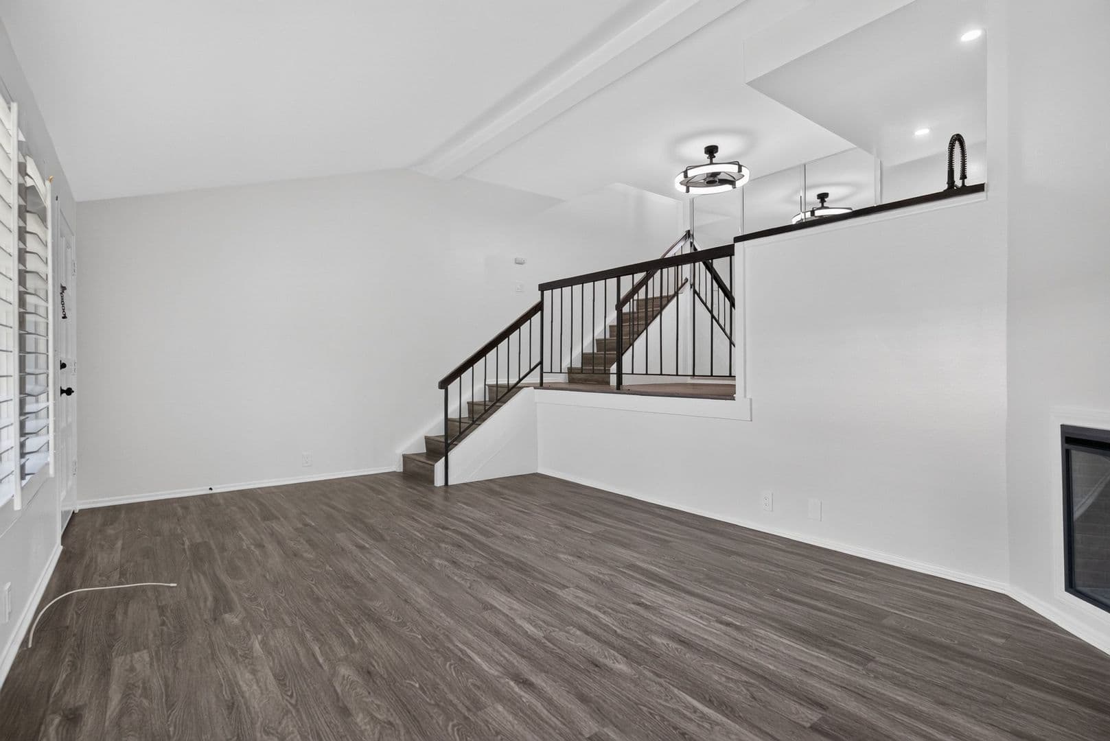 Long Beach Apartment: 648 Coronado Ave #A