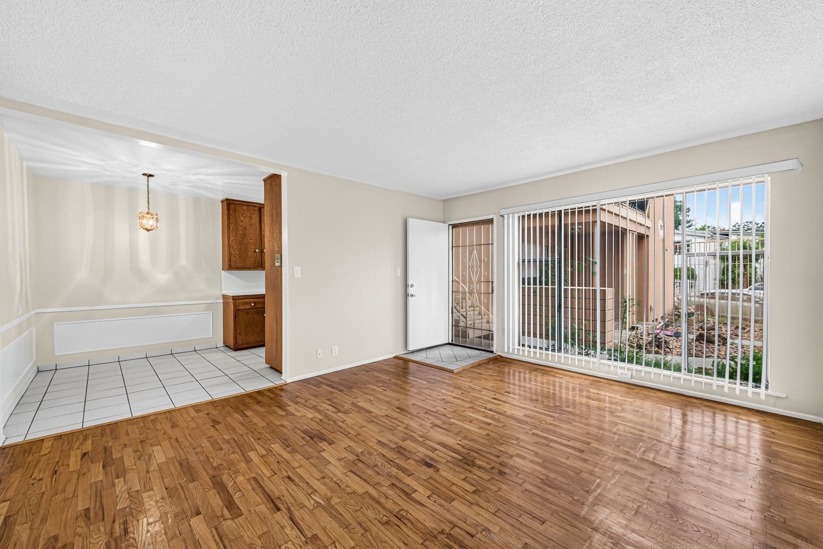Los Angeles Apartment: 3888 Potomac Ave.