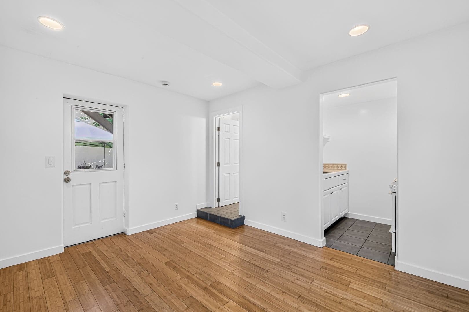 Long Beach Apartment: 2325 E 2nd Street