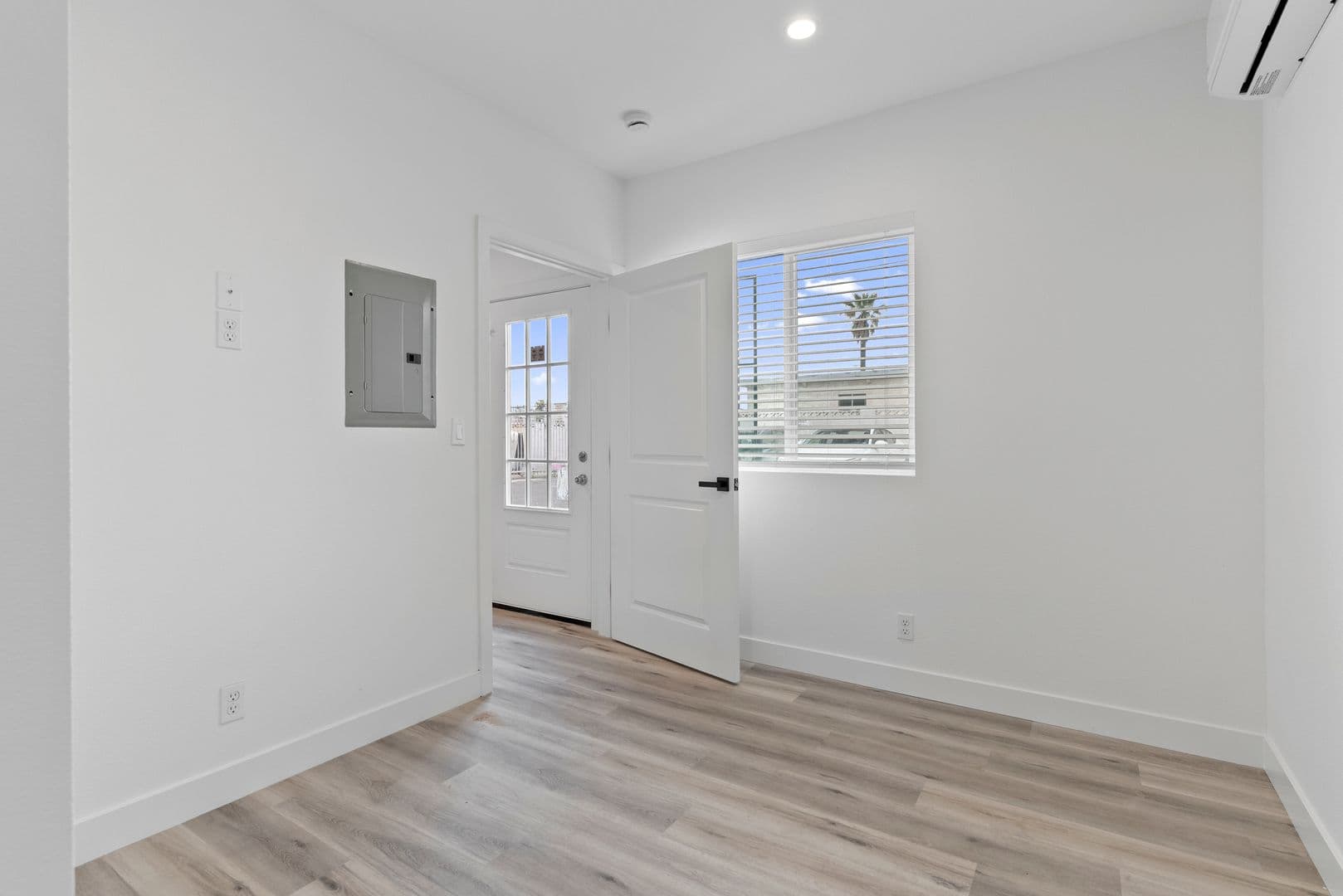 Anaheim Apartment: 9632 Ball Road