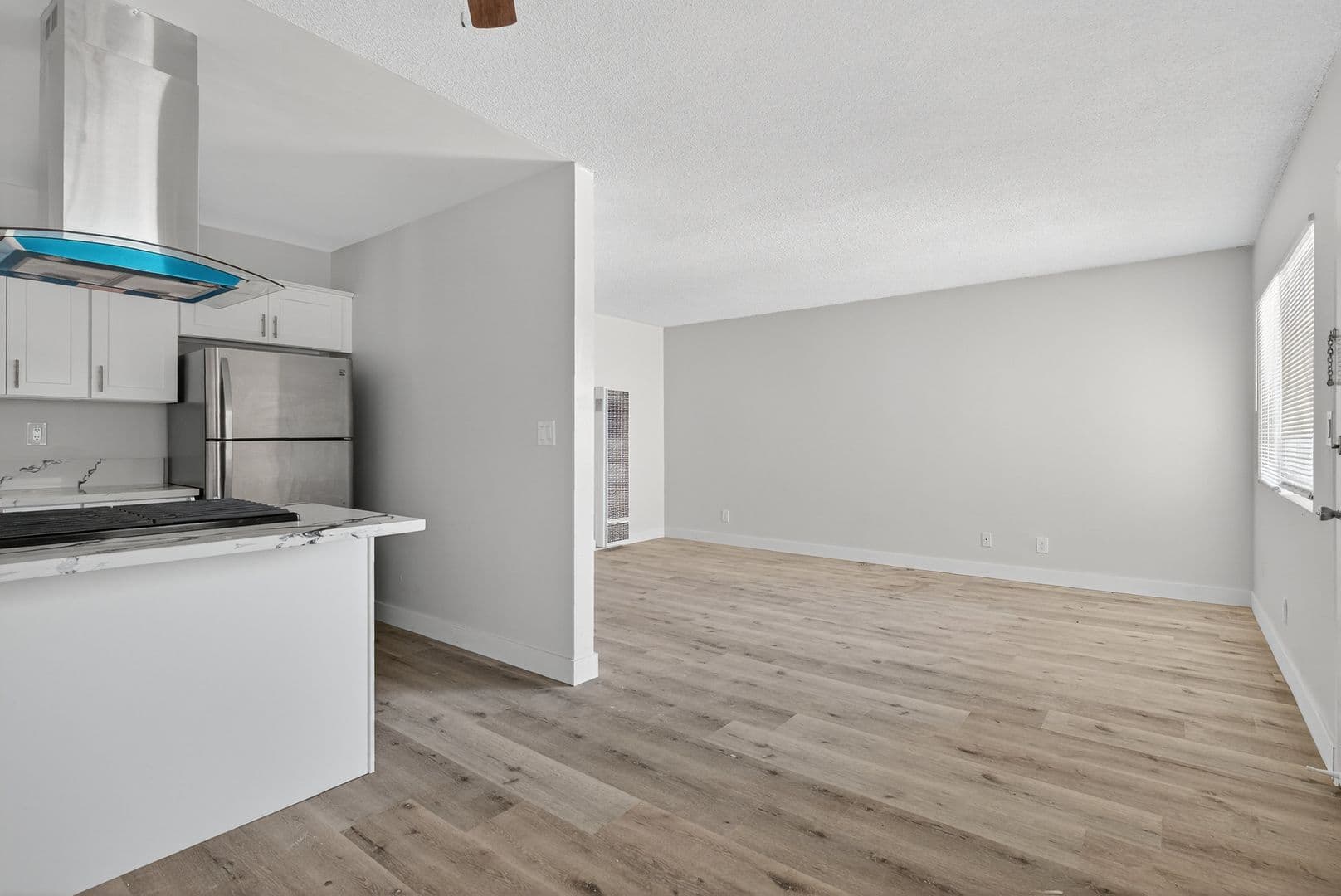 Long Beach Apartment: 125 E. Spring St