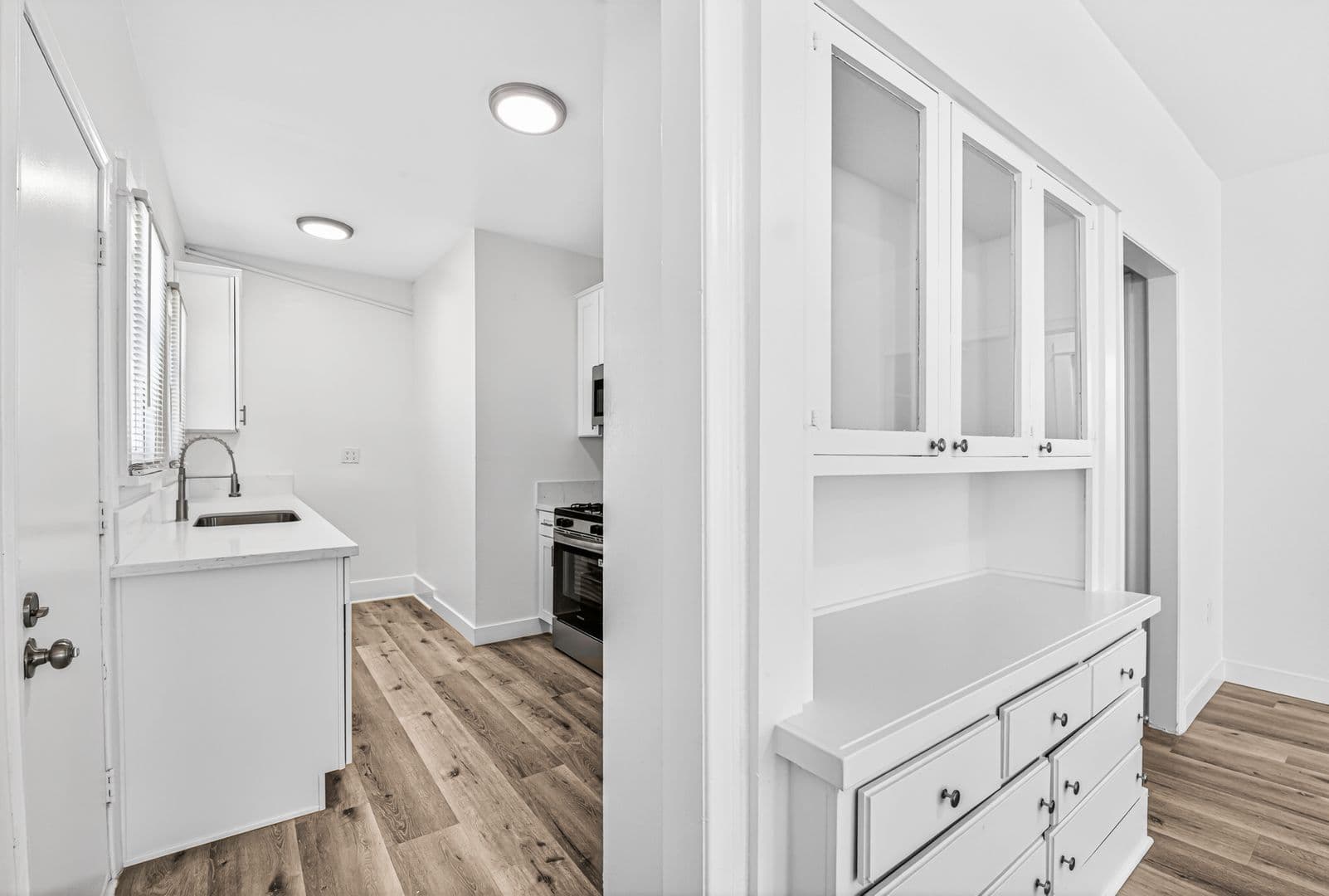 Long Beach Apartment: 1045 E 4th Street