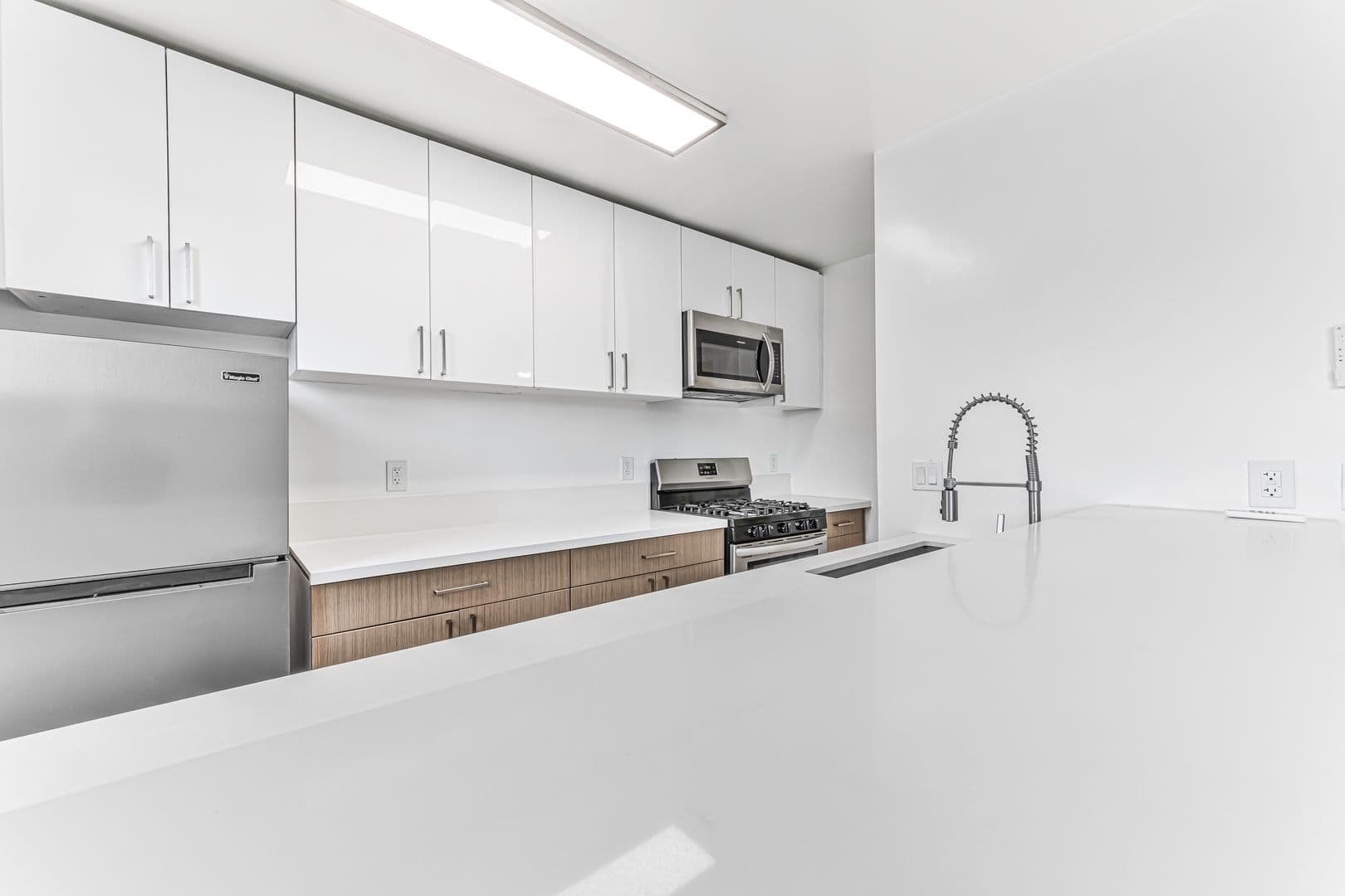 Los Angeles Apartment: 5005 August St
